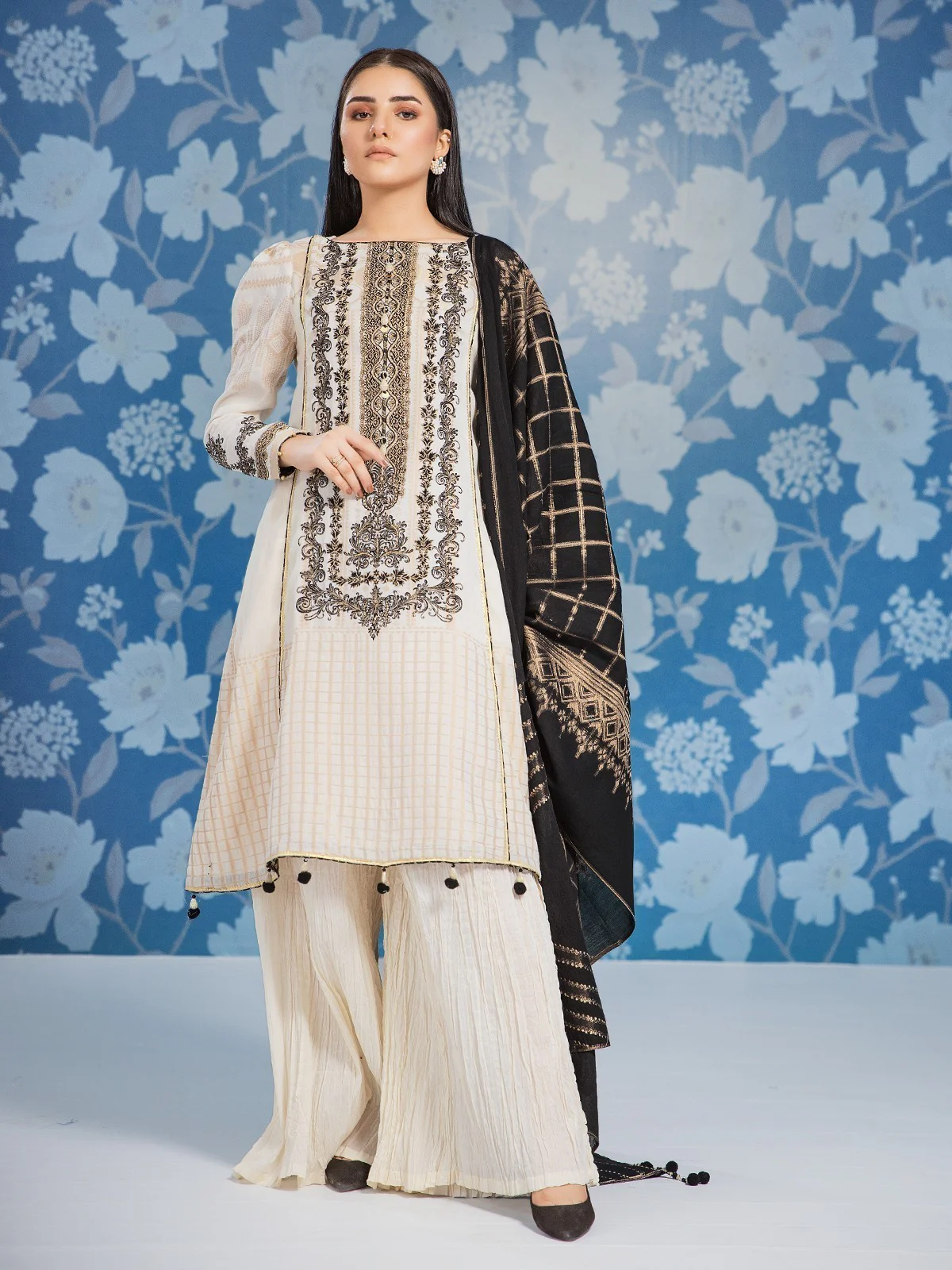 Embroidered Jacquard Suit - EWU21V6-21112