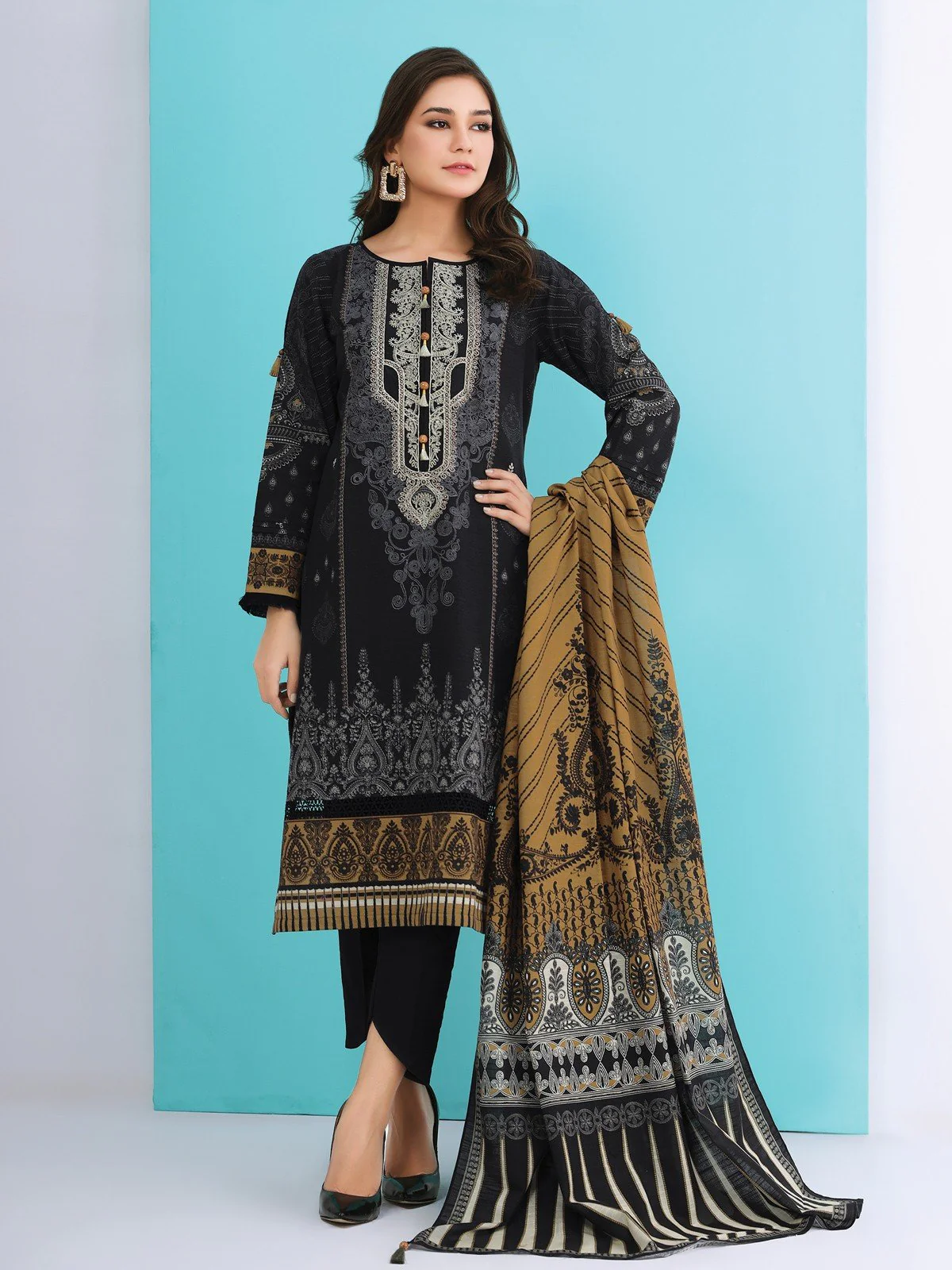 Embroidered Khaddar Suit - EWU21V8-21674