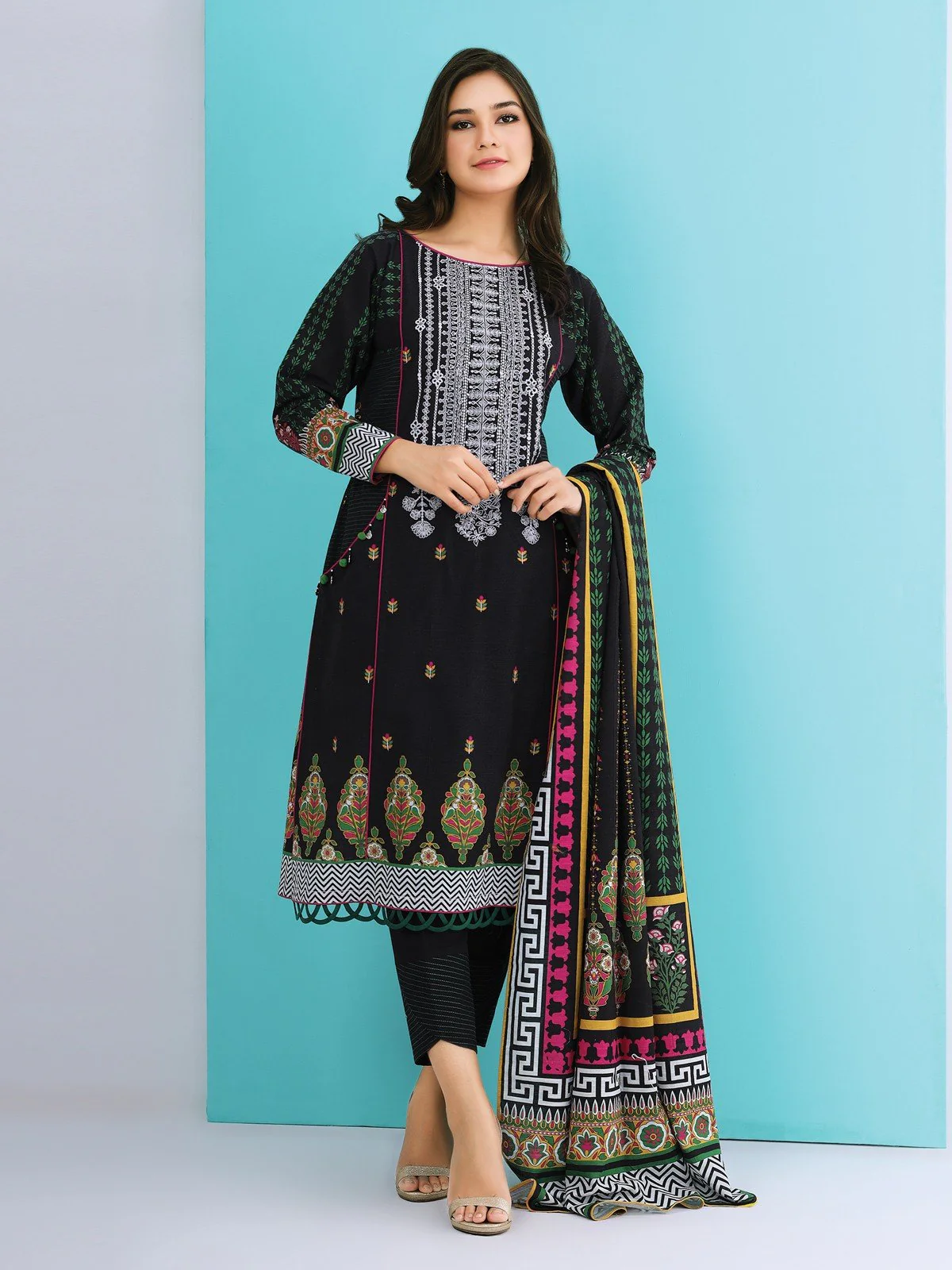 Embroidered Khaddar Suit - EWU21V8-21684