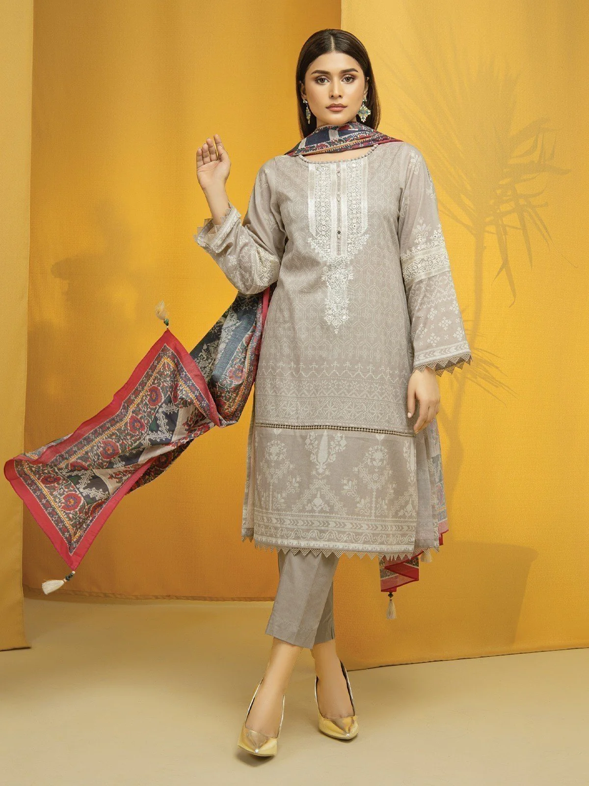 Embroidered Lawn Suit - EWU22V1-23563