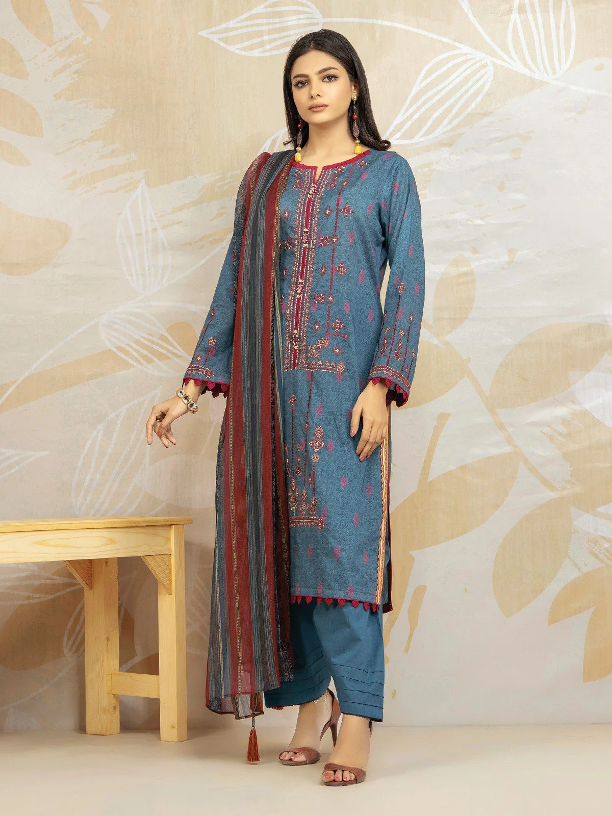 Embroidered Lawn Suit - EWU22V1-23576