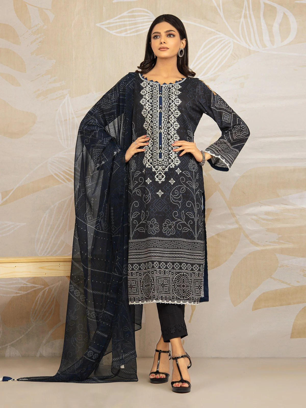 Embroidered Lawn Suit - EWU22V1-23579