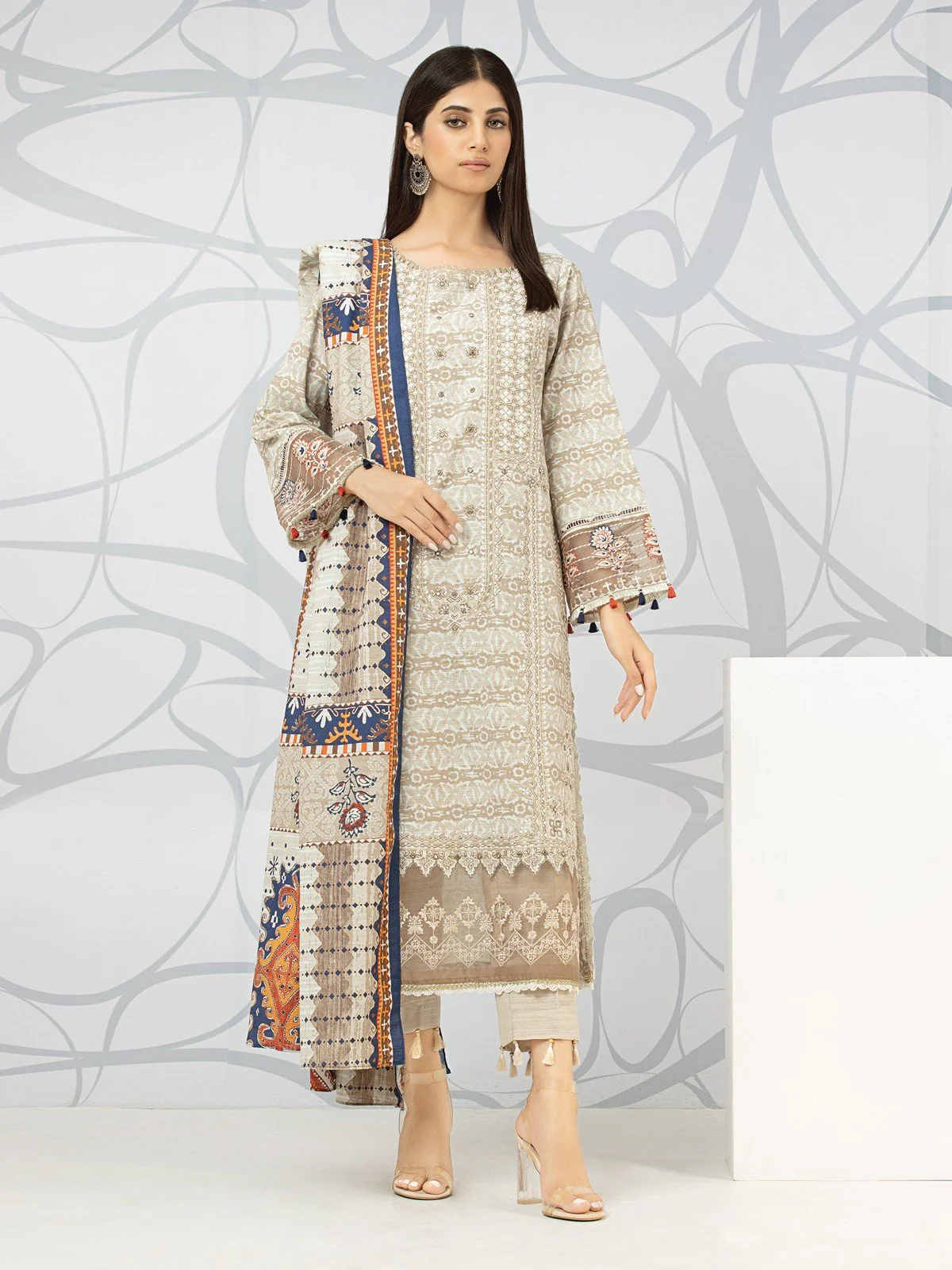 Embroidered Lawn Suit - EWU22V1-23621