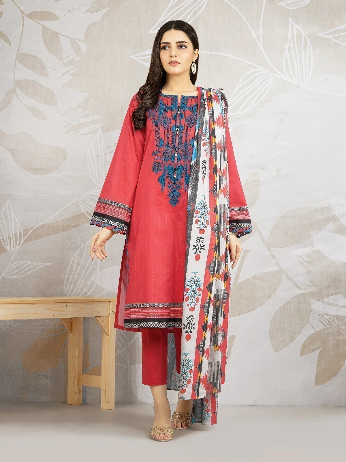 Embroidered Lawn Suit - EWU22V1-23652