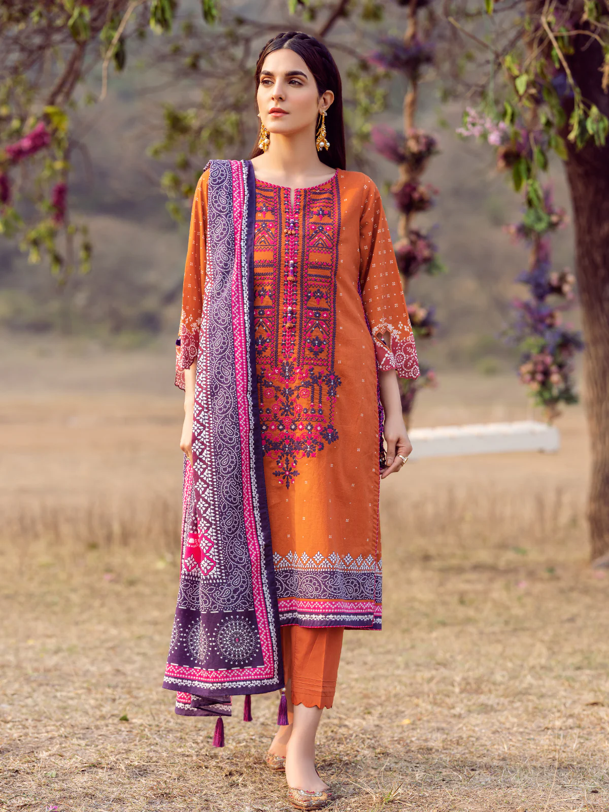 Embroidered Lawn Suit - EWU22V1-23657