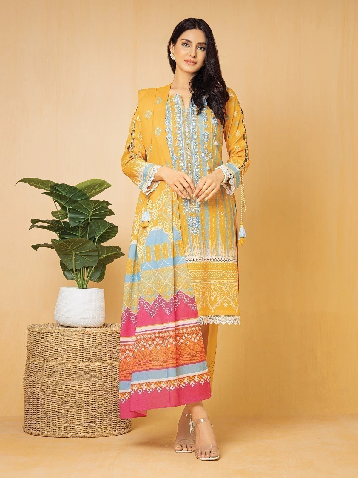 Embroidered Lawn Suit - EWU22V1-23707