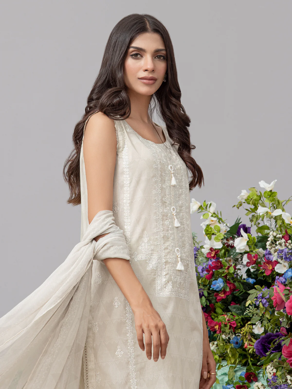 Embroidered Lawn Suit - EWU22V1-26500 - Image 2