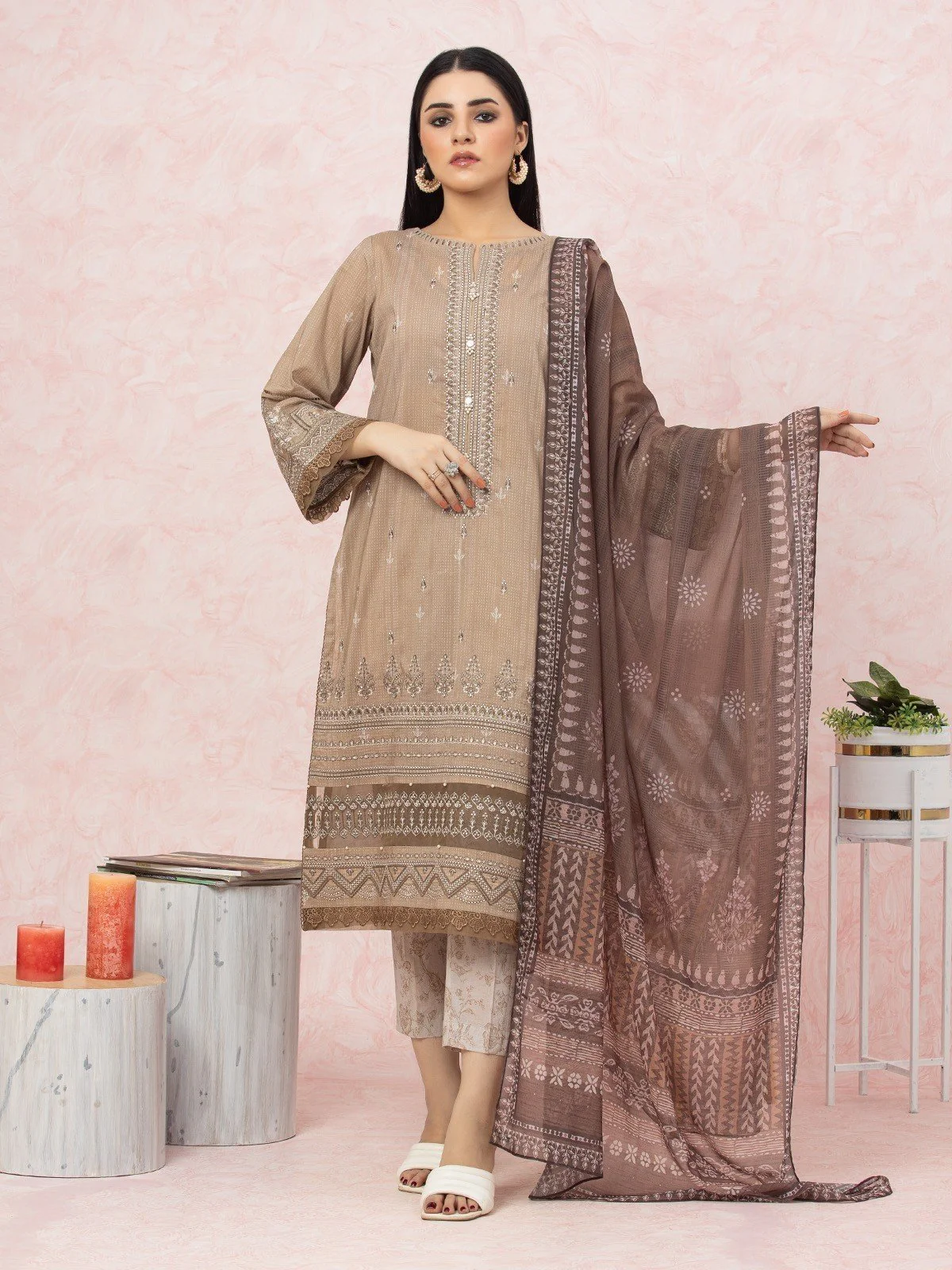 Embroidered Lawn Suit - EWU22V1-26577