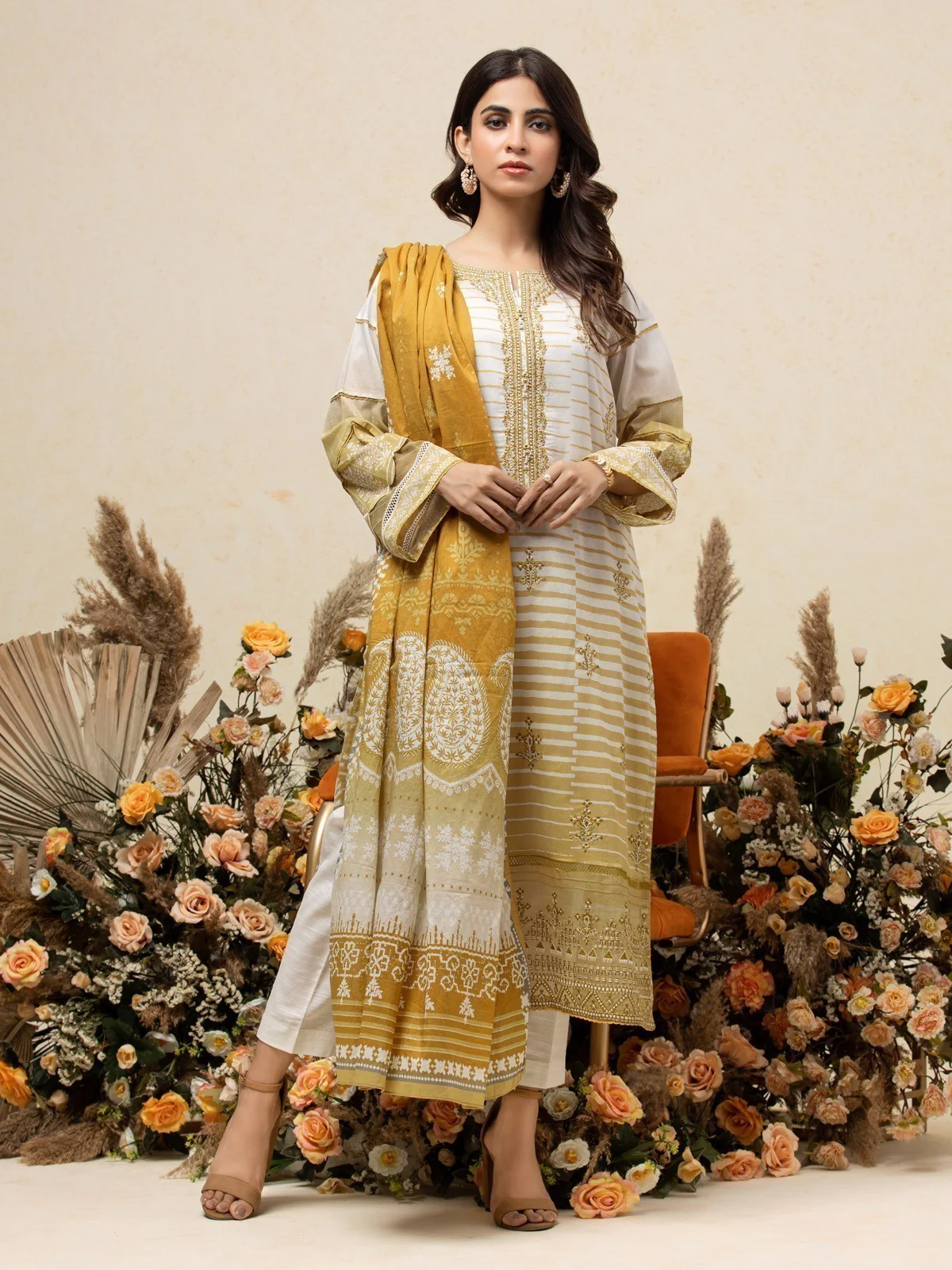 Embroidered Lawn Suit - EWU22V1-26610