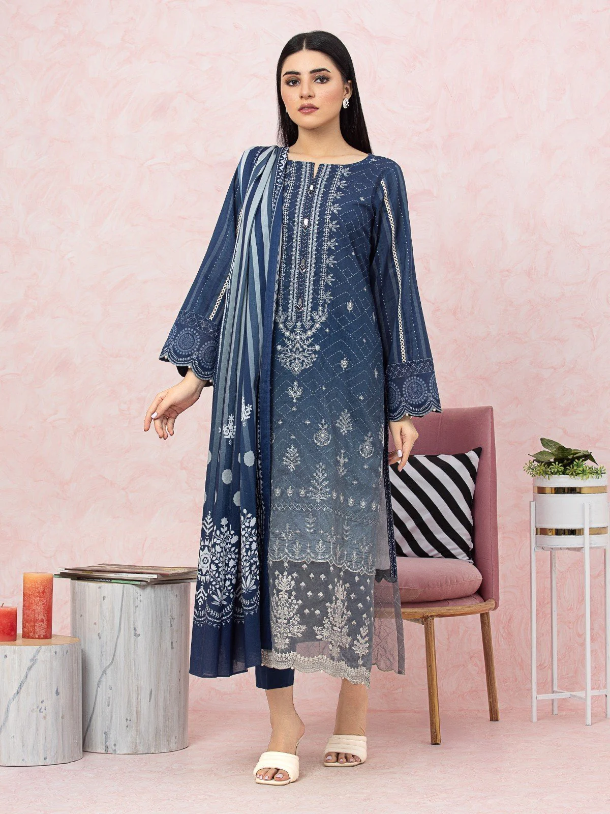Embroidered Lawn Suit - EWU22V1-26619