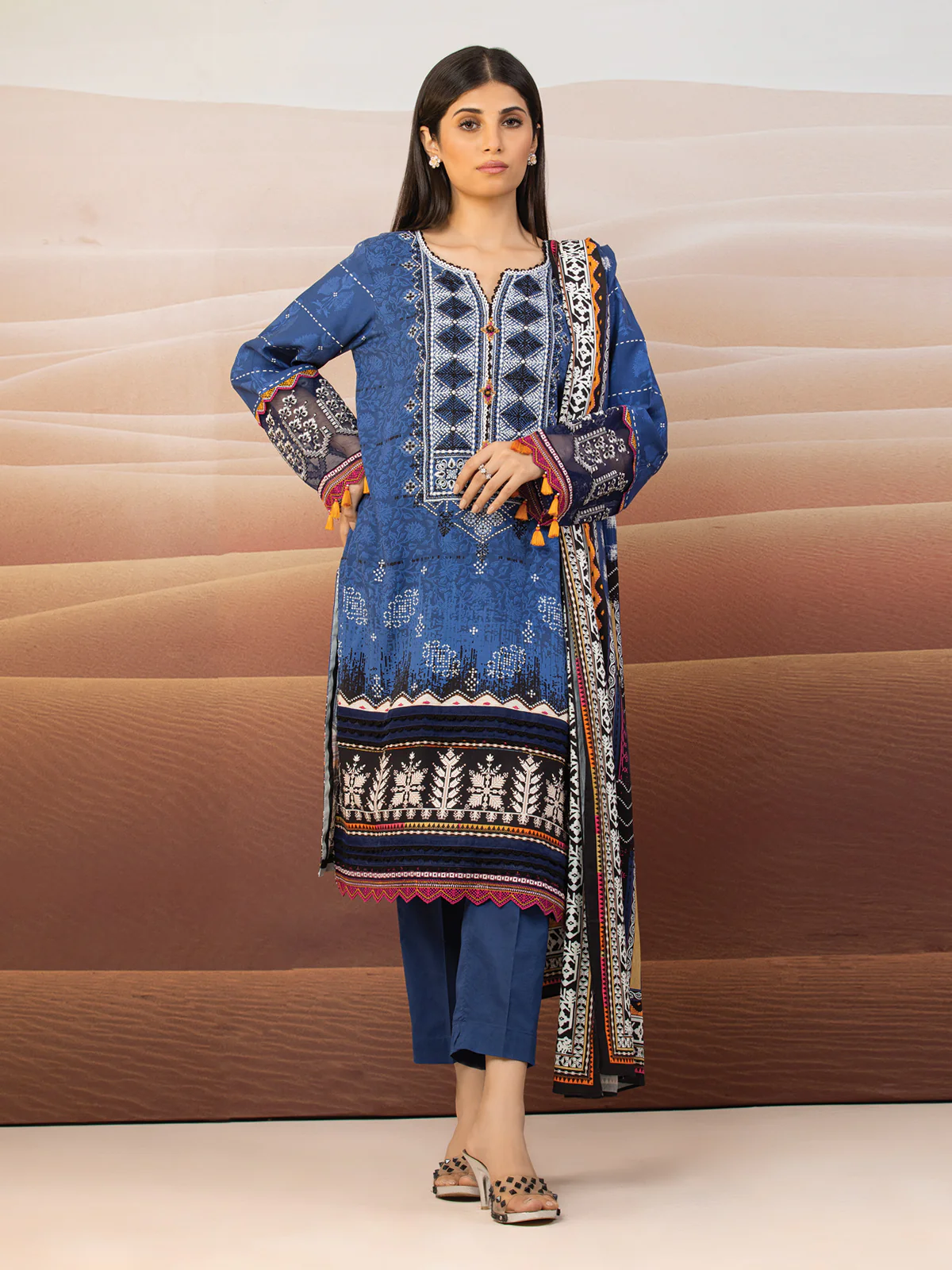 Embroidered Crepe Suit - EWU22V10-25015 - Image 4