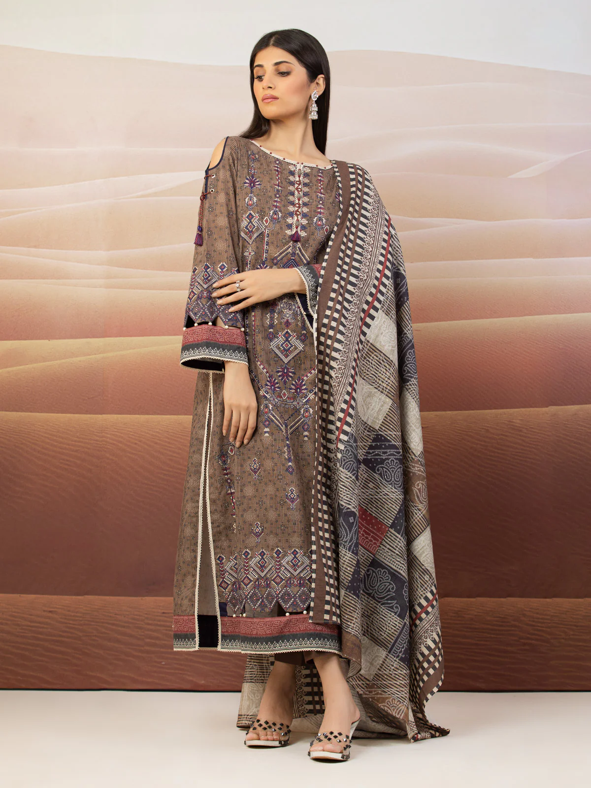 Embroidered Crepe Suit - EWU22V10-25017 - Image 6