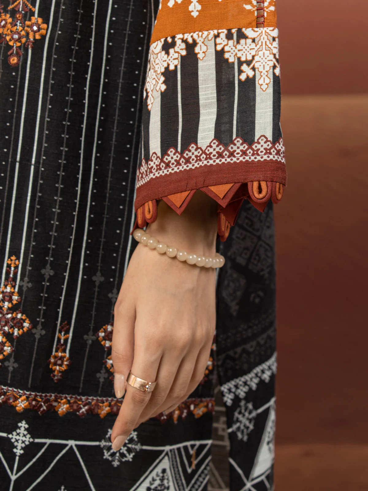 Embroidered Khaddar Suit - EWU22V12-25010 - Image 3
