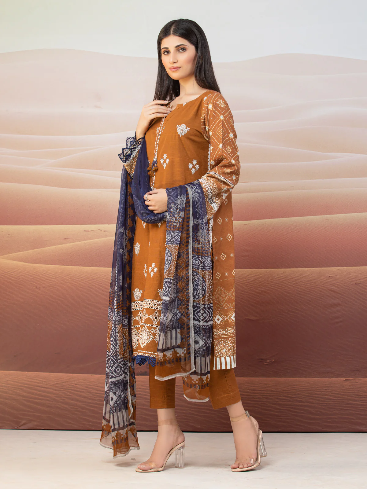Embroidered Khaddar Suit - EWU22V12-25011 - Image 5