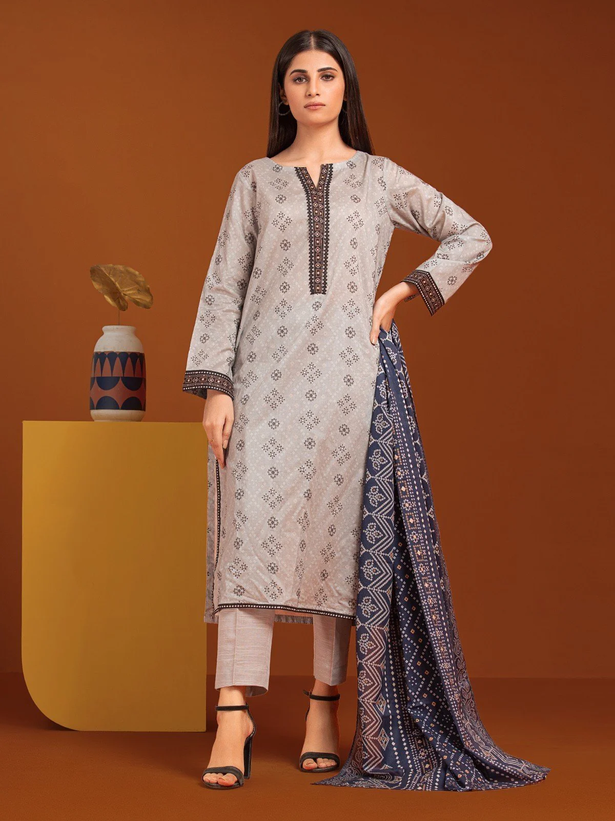 Printed Khaddar Shirt Dupatta - EWU23A3-27071SD