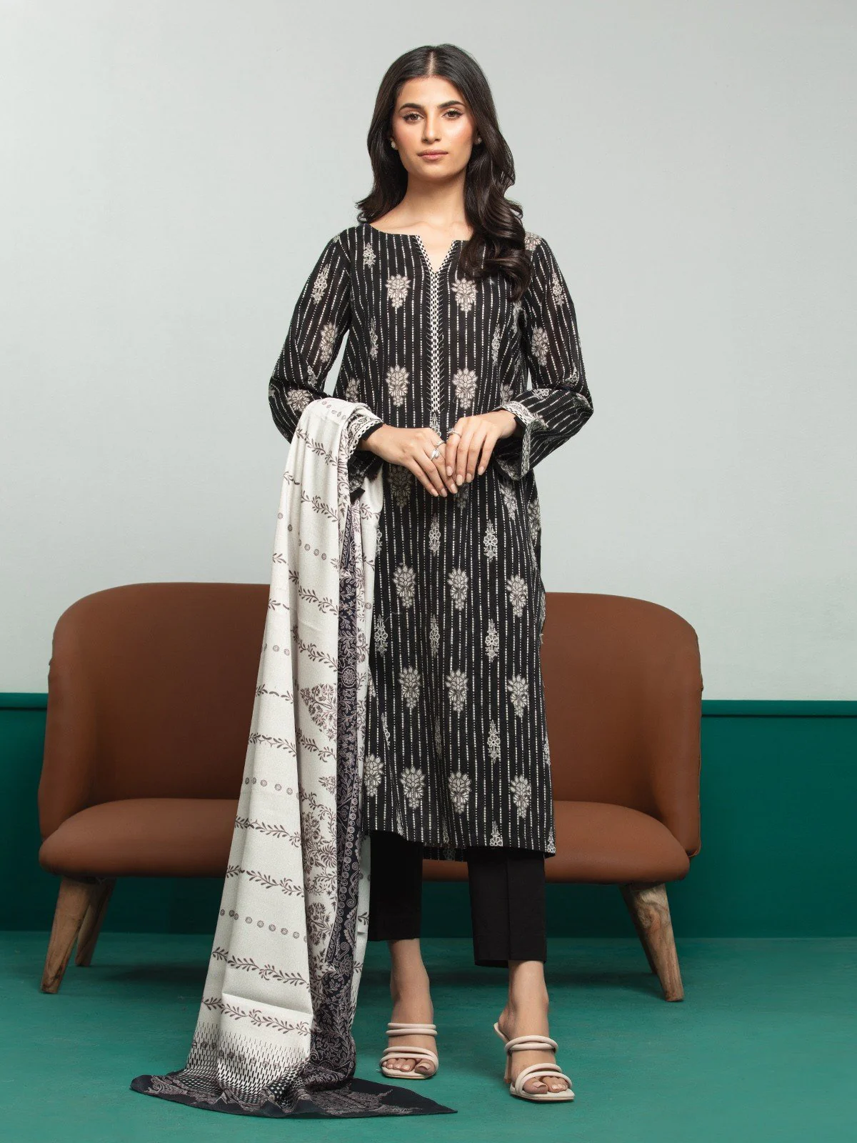 Printed Khaddar Suit - EWU23A3S-27628-3P