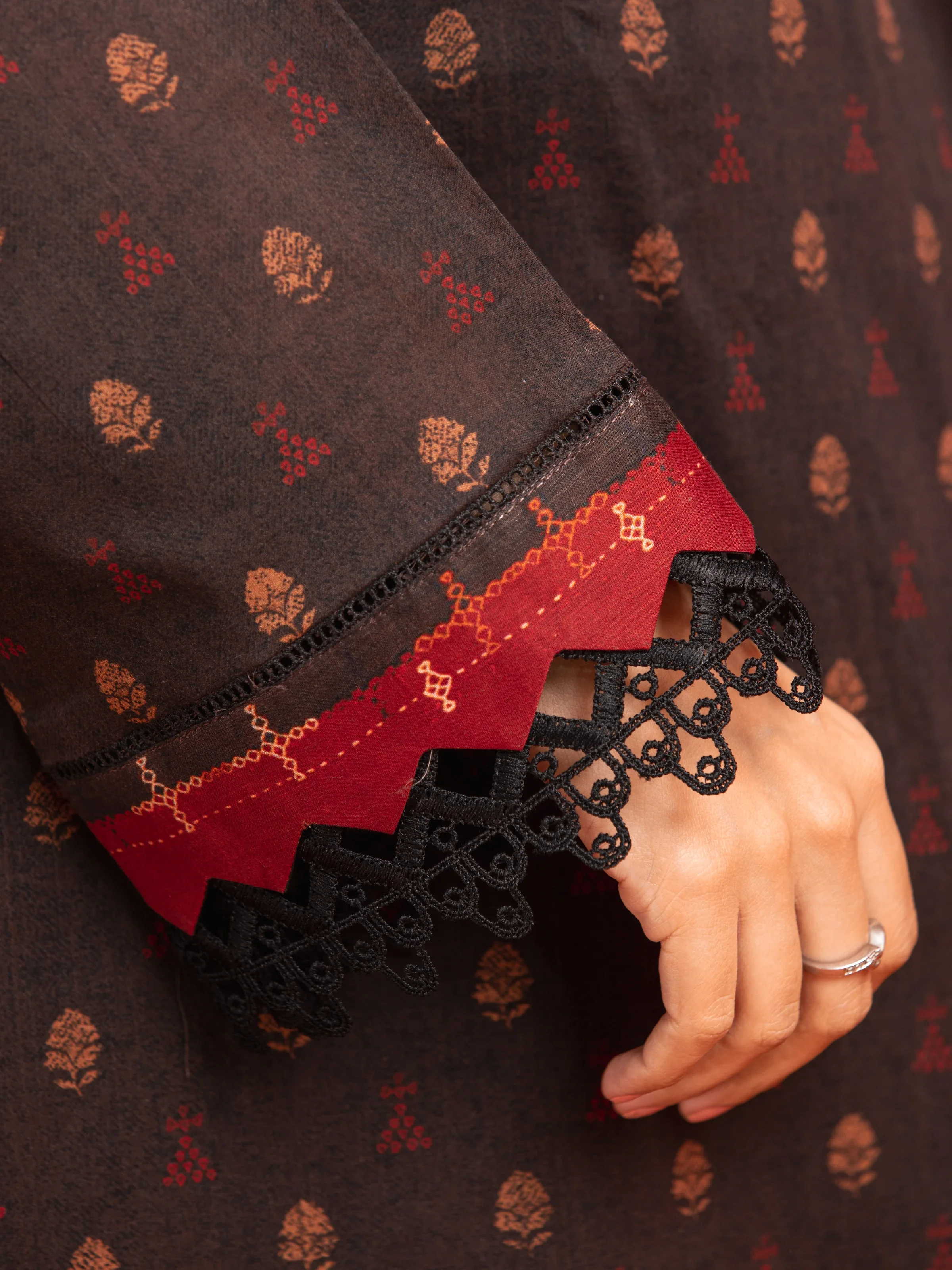 Printed Khaddar Suit - EWU24A3-27058-3P - Image 4