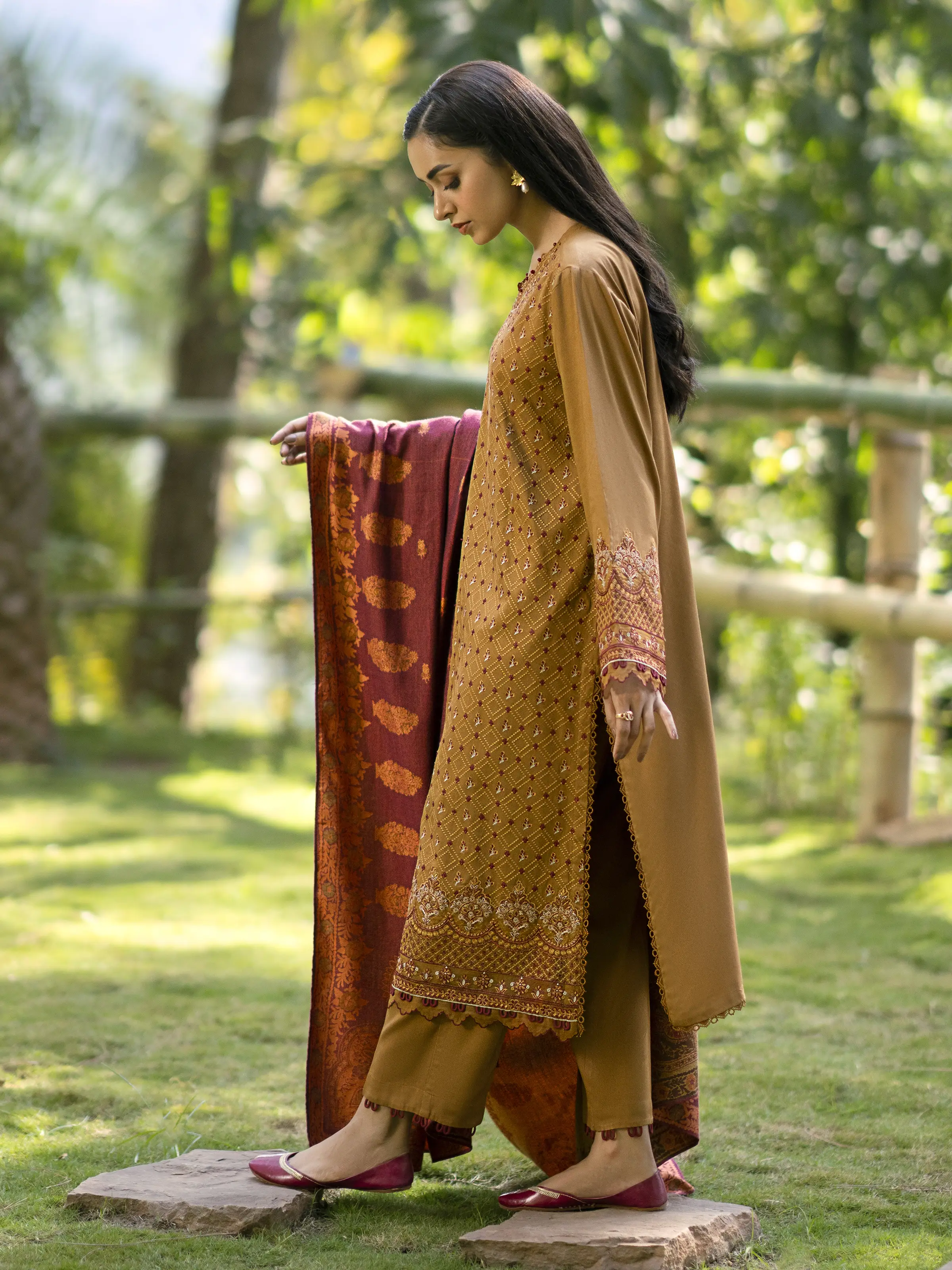 Embroidered Marina Twill Shirt Dupatta - EWU24V14-30212SD - Image 3