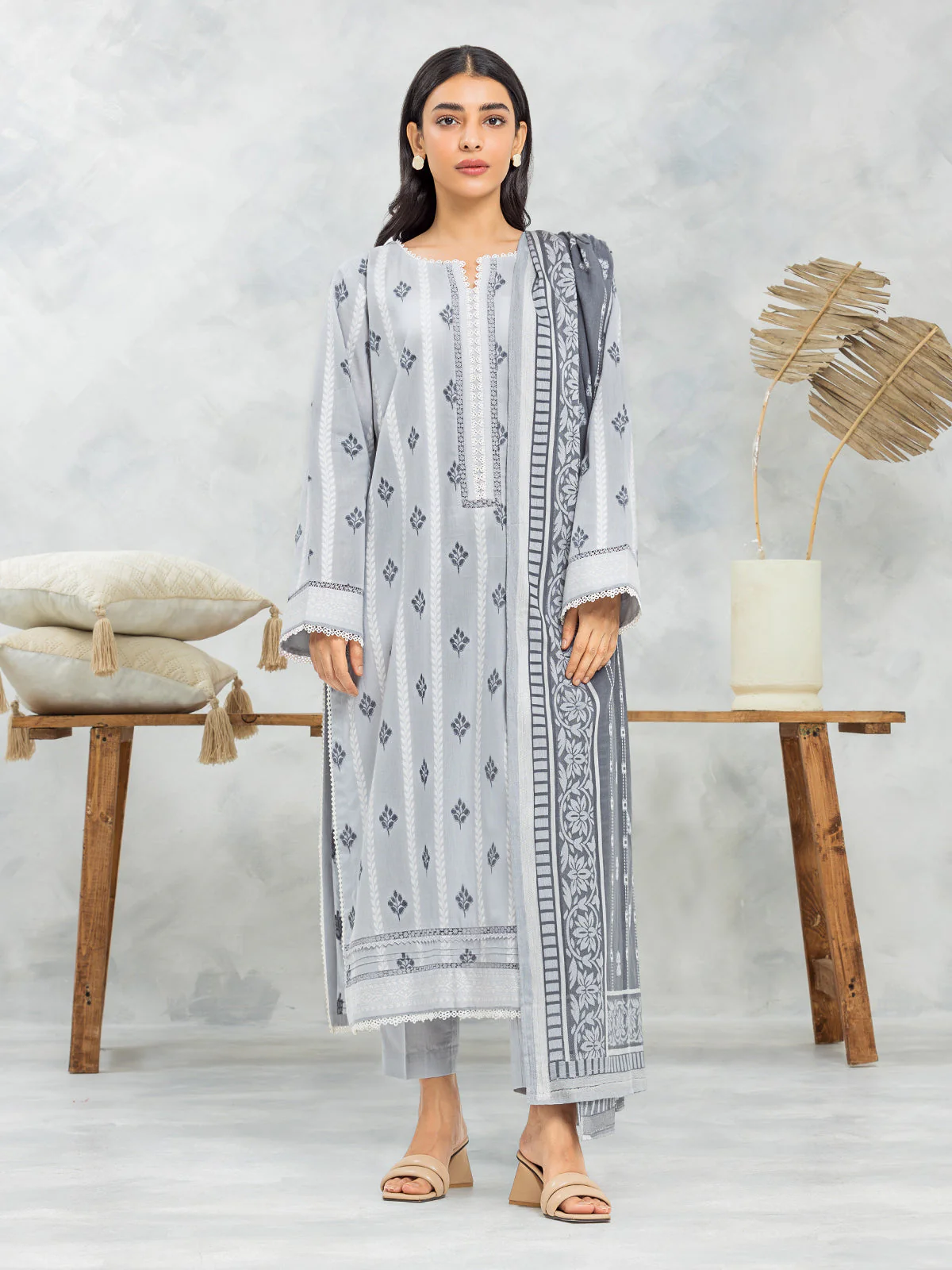 Embroidered Jacquard Suit - EWU24V3-30045-3P