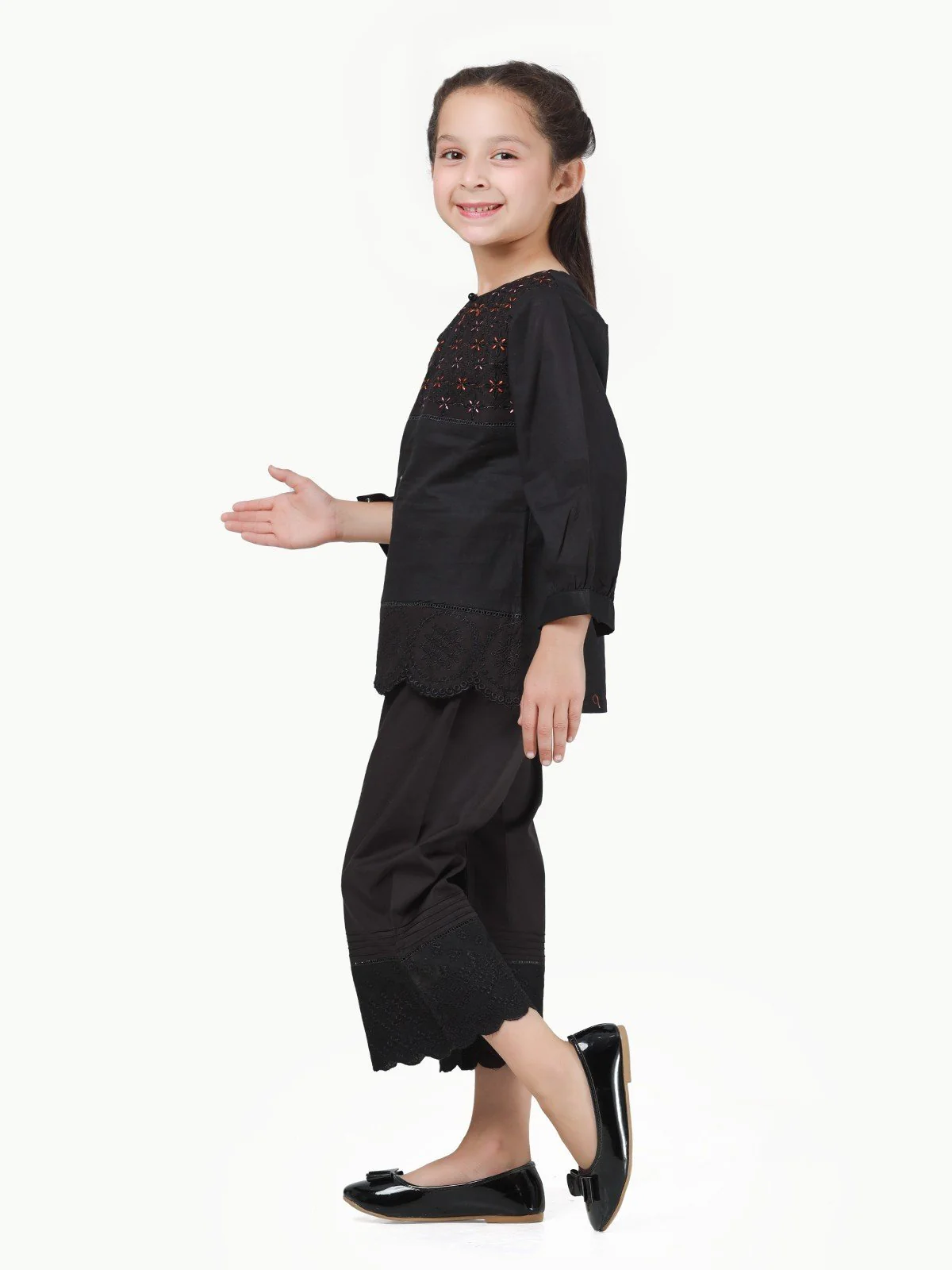 Embroidered Lawn Shirt Trouser - EGTKE22-70354 - Image 3