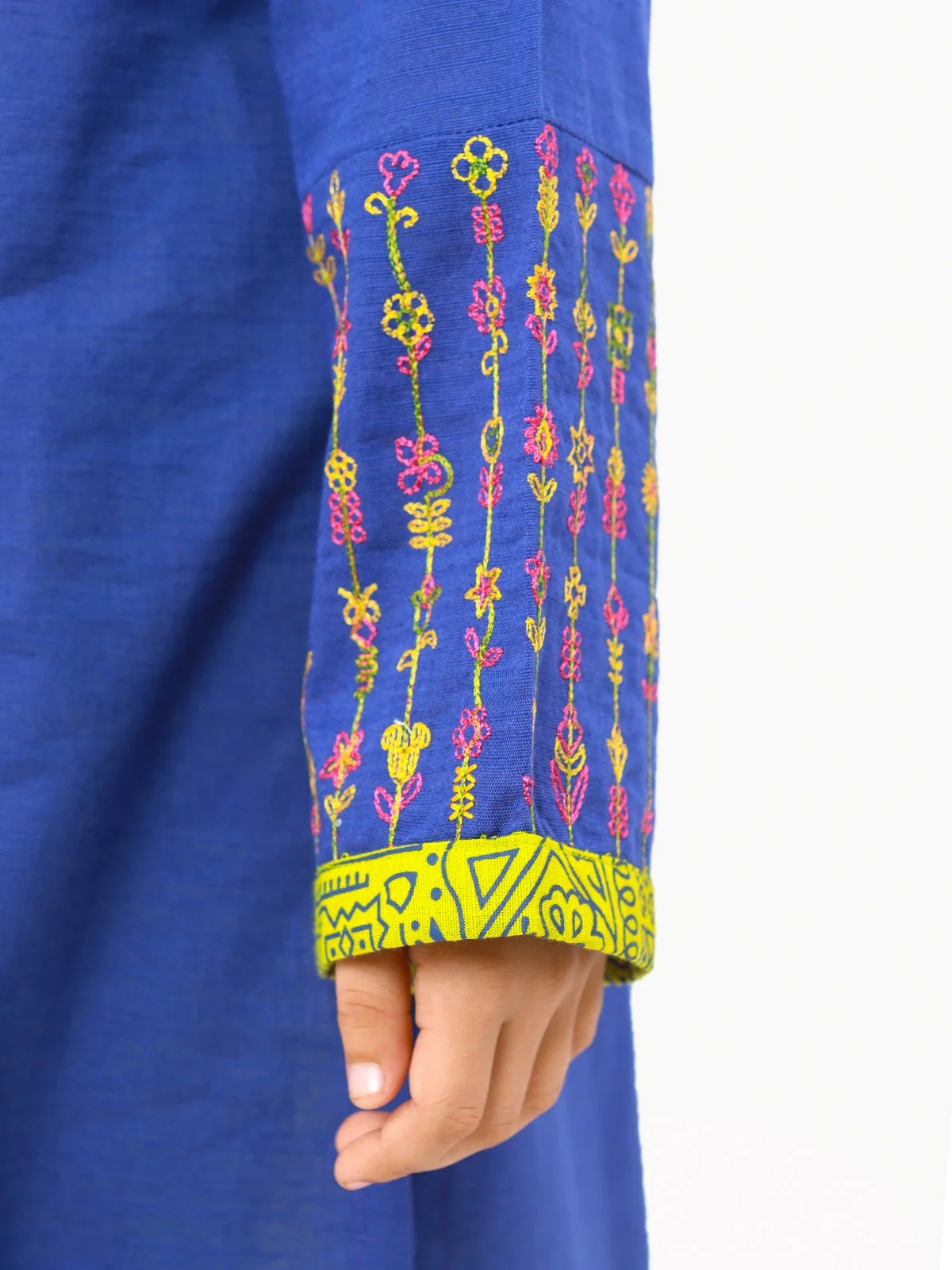 Embroidered Lawn Shirt Trouser - EGTKE22-70339 (2-Pcs) - Image 4