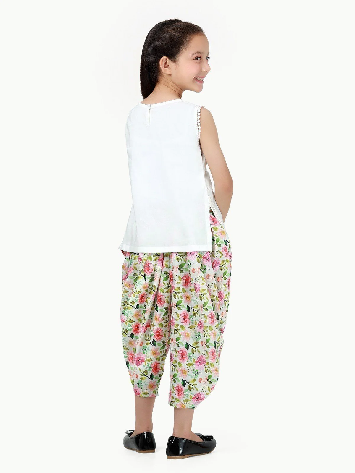 Embroidered Lawn Shirt Trouser - EGTKE23-70337 (ST) - Image 5