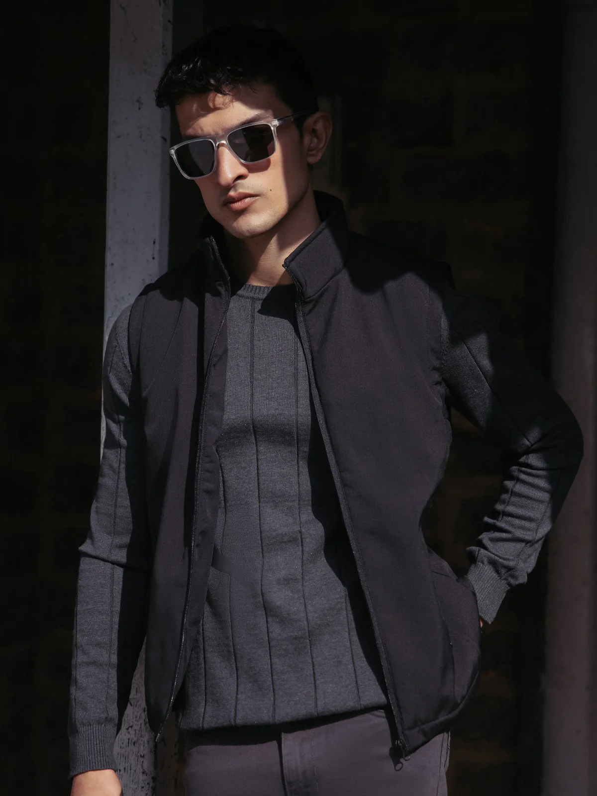 Sleeveless Poly Jacket - EMTJ23-006 - Image 3