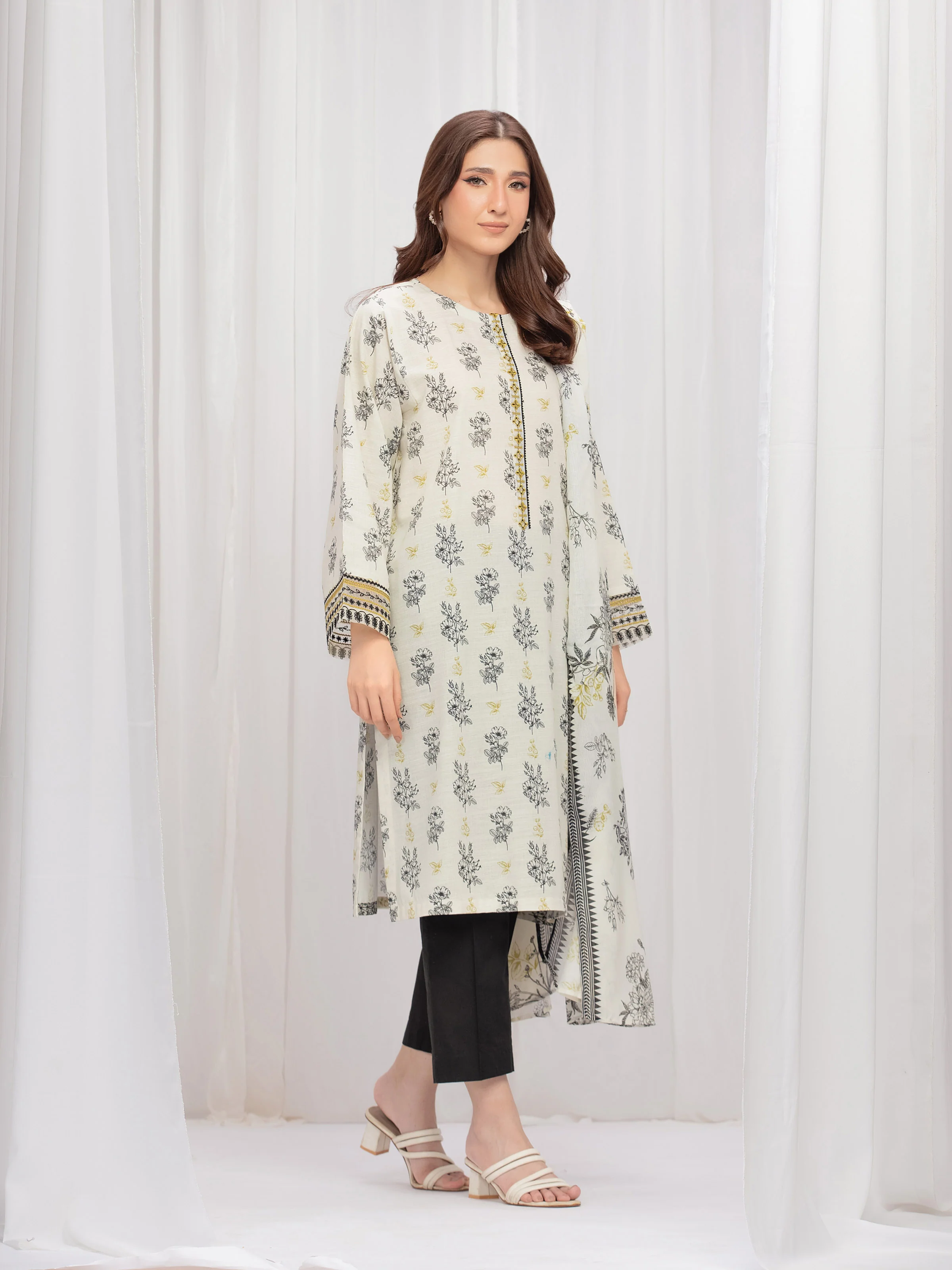 Embroidered Khaddar Shirt Dupatta - EWTKE24-81320SD - Image 5