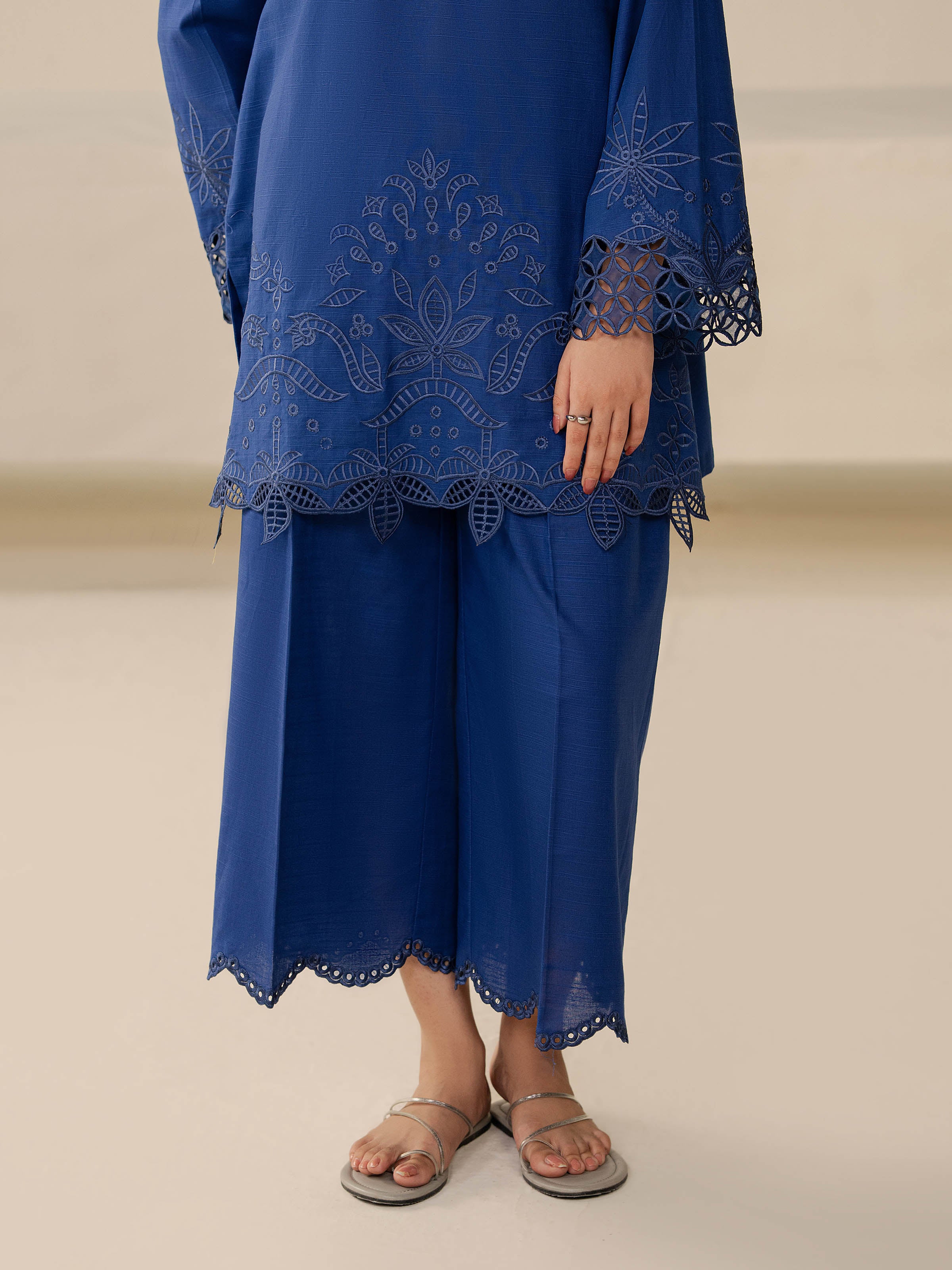 Embroidered Khaddar Co-Ord Set - EWTKED5-84001ST - Image 4