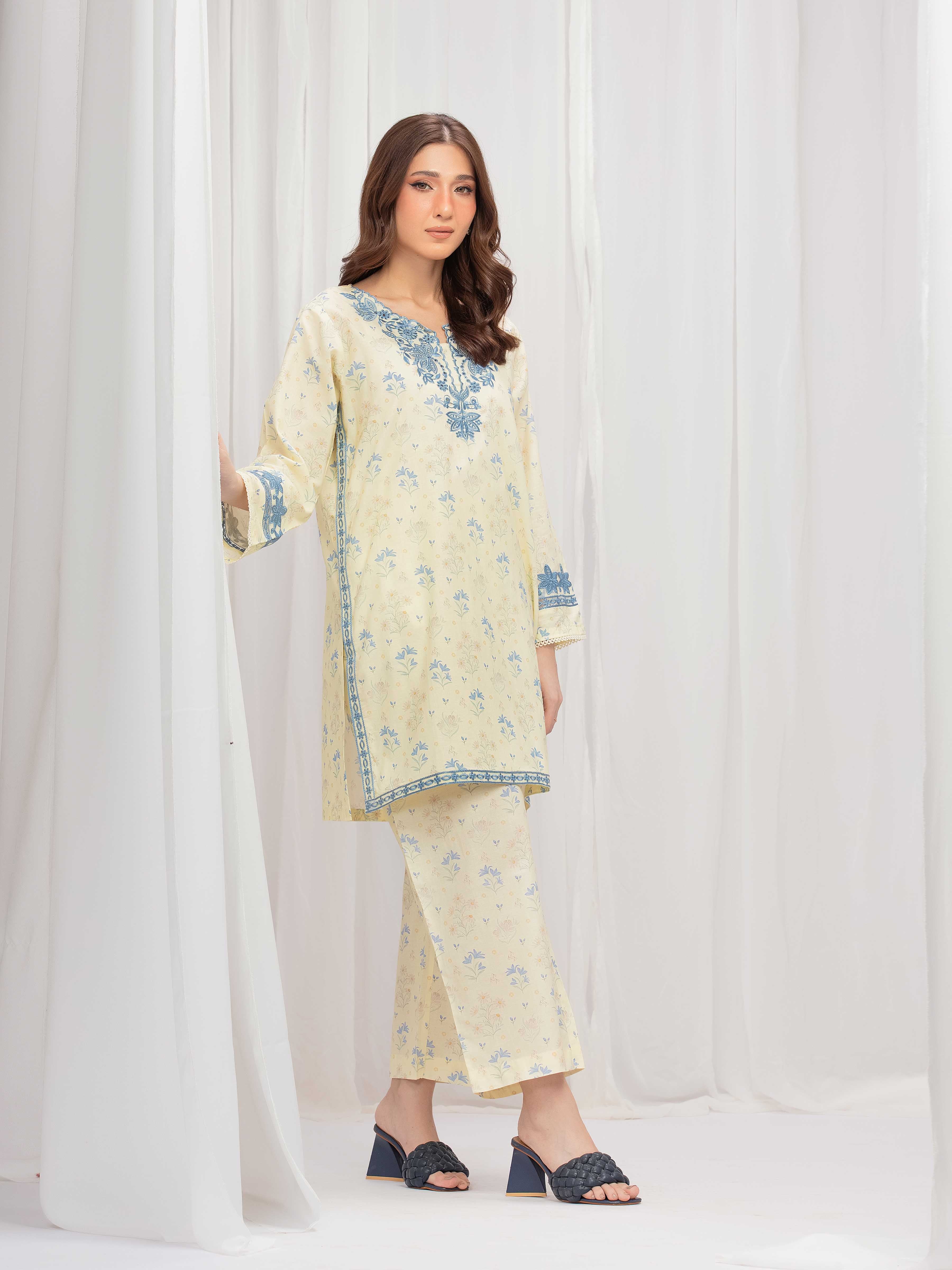 Embroidered Lawn Co-Ord Set - EWTKE5-81909ST - Image 4
