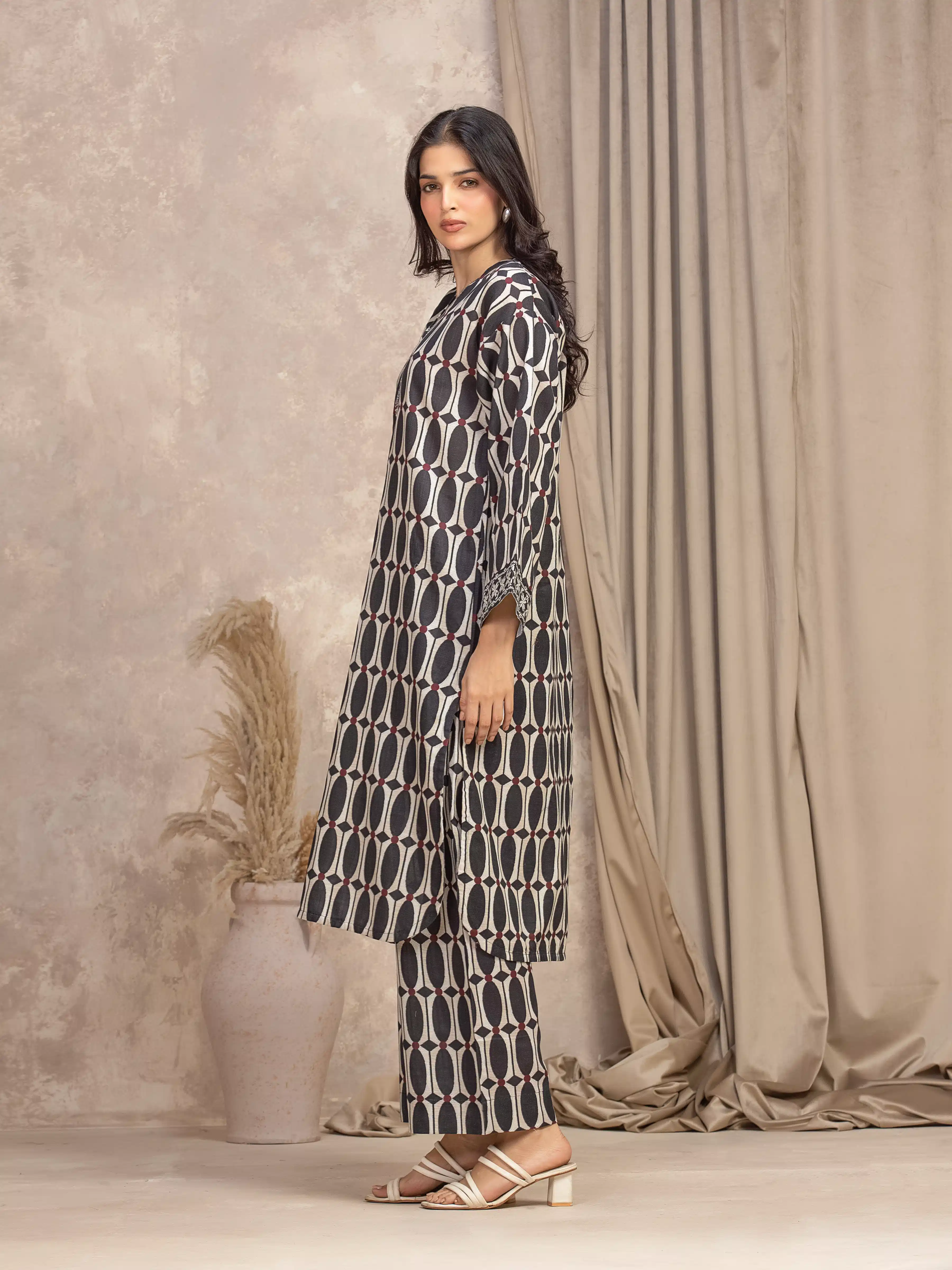 Printed Khaddar Co-Ord Set - EWTKP5-84039ST - Image 4