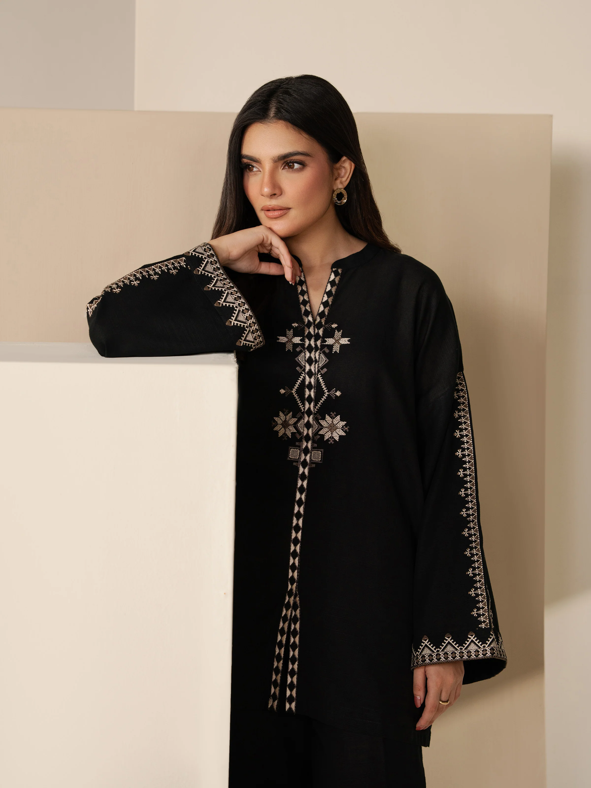 Embroidered Khaddar Co-Ord Set - EWTKED5-84010ST - Image 3