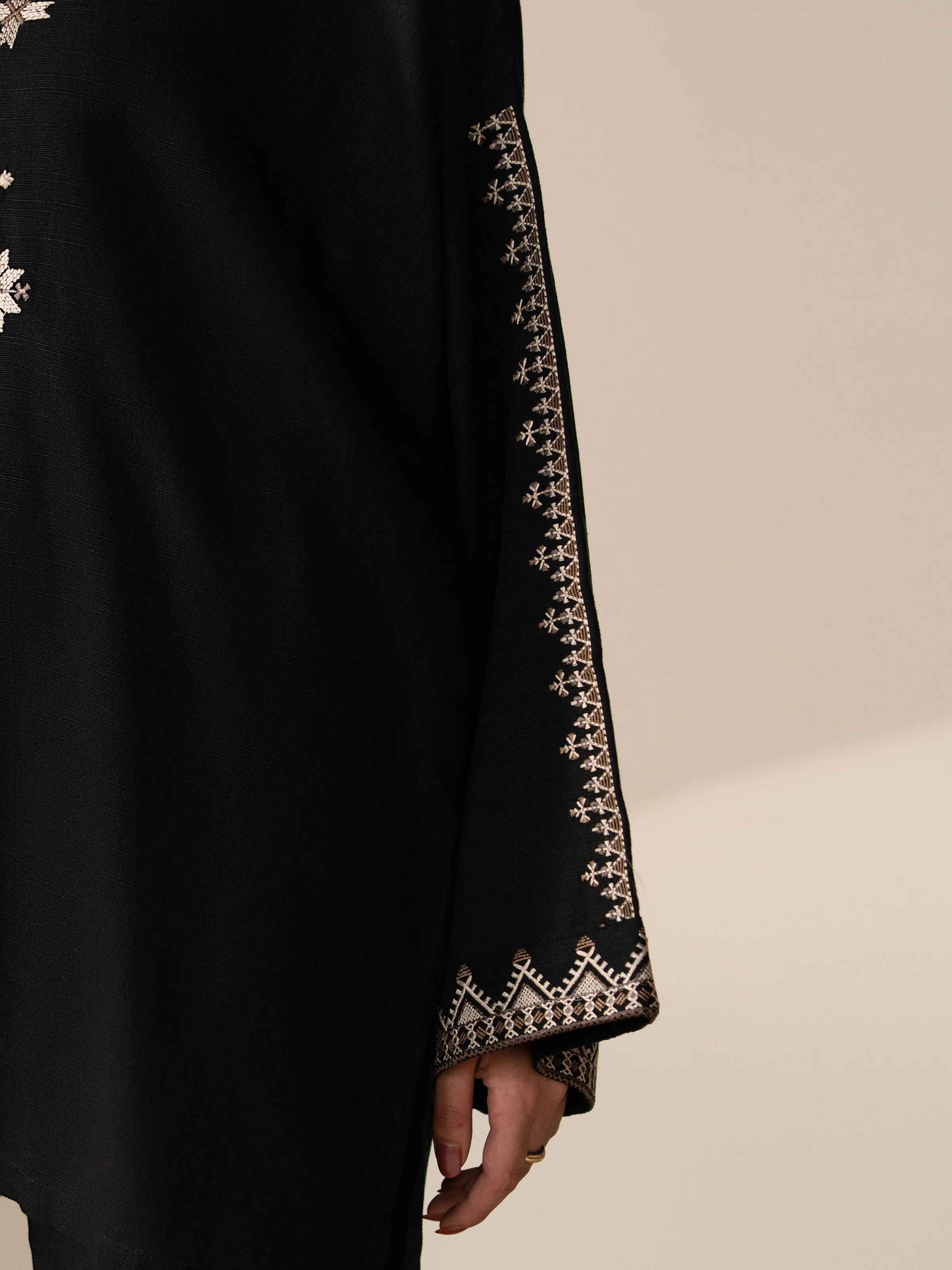 Embroidered Khaddar Co-Ord Set - EWTKED5-84010ST - Image 5