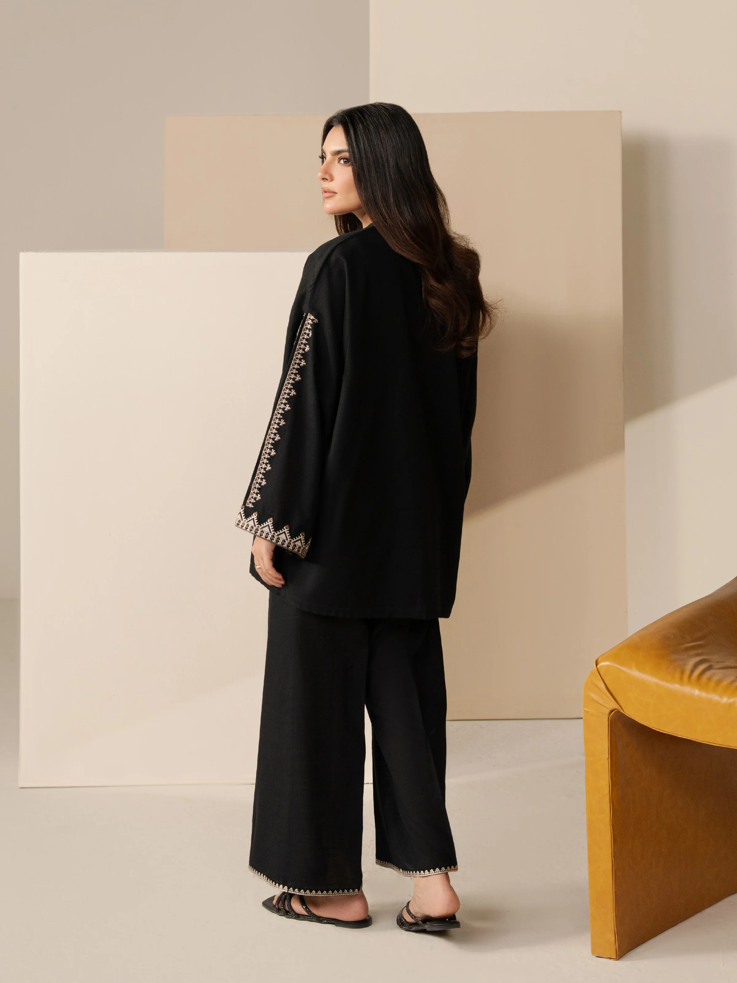 Embroidered Khaddar Co-Ord Set - EWTKED5-84010ST - Image 6