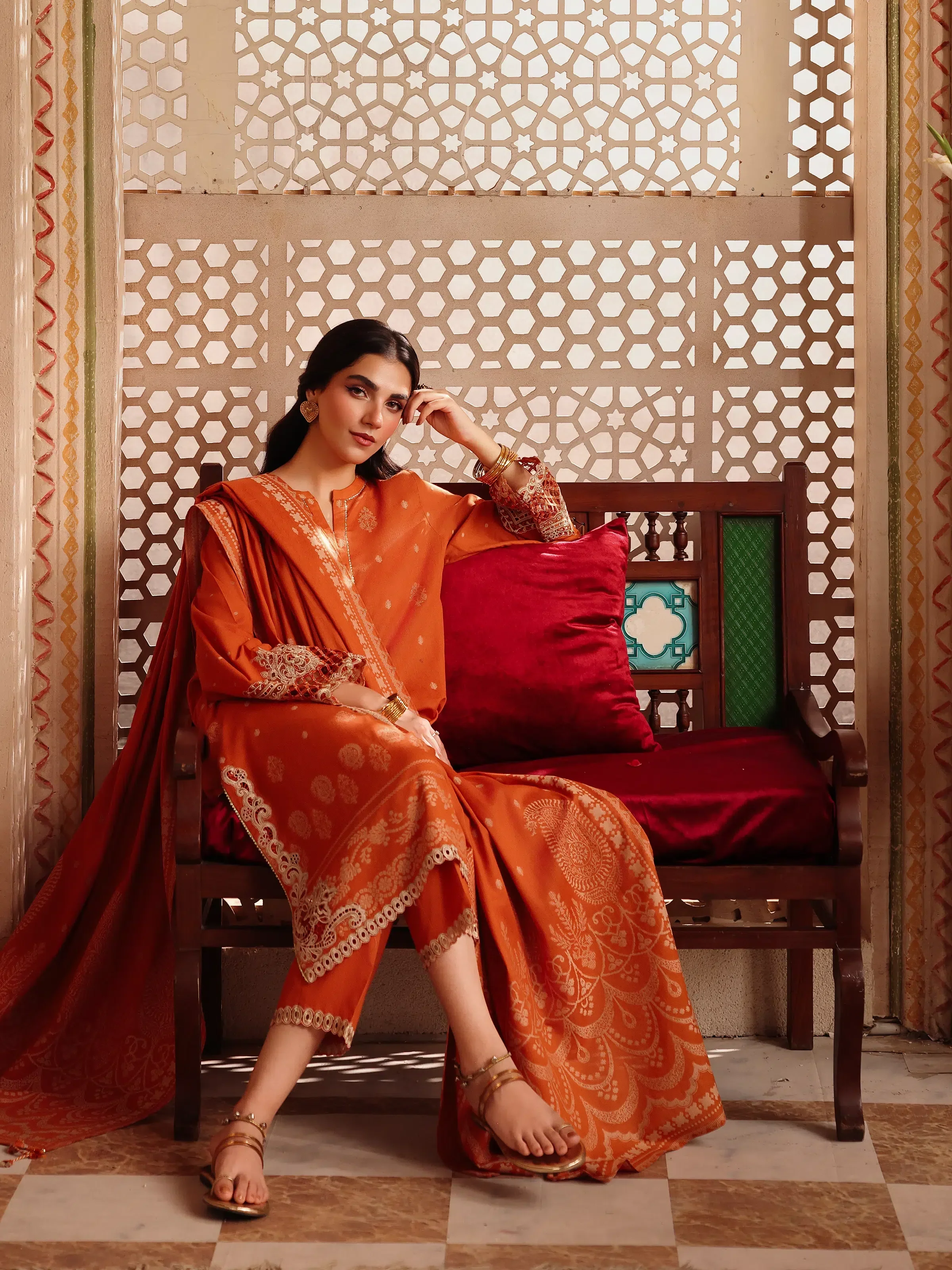 Embroidered Lawn Jacquard Suit - EWTKE5-81088-3P - Image 4