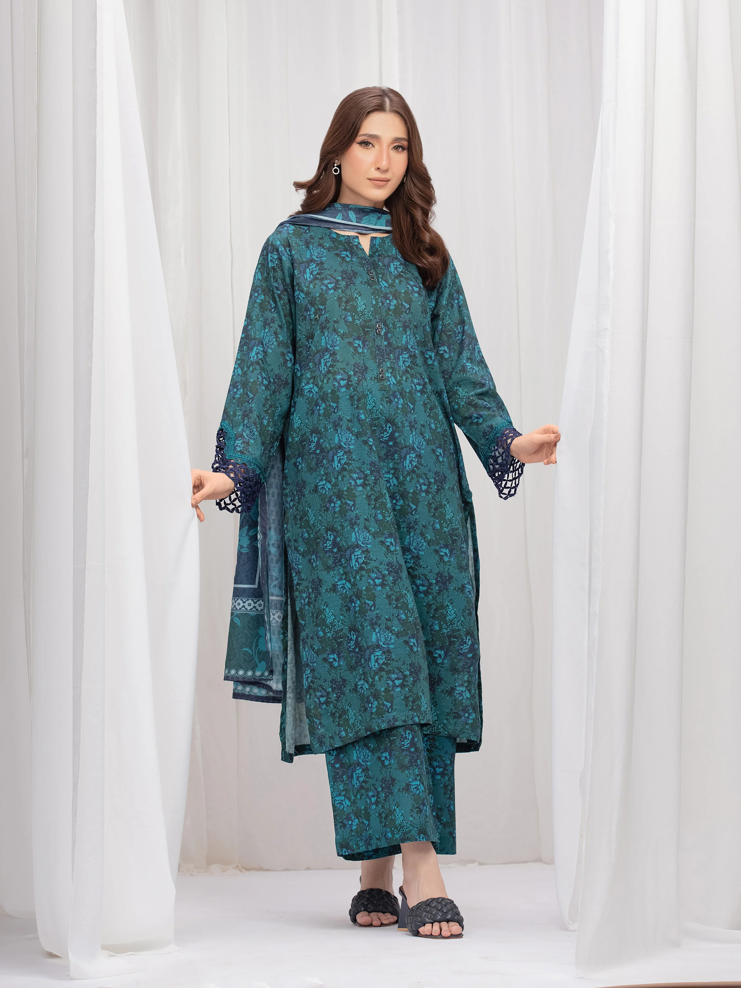 Printed Khaddar Suit - EWTKE24-81538-3P