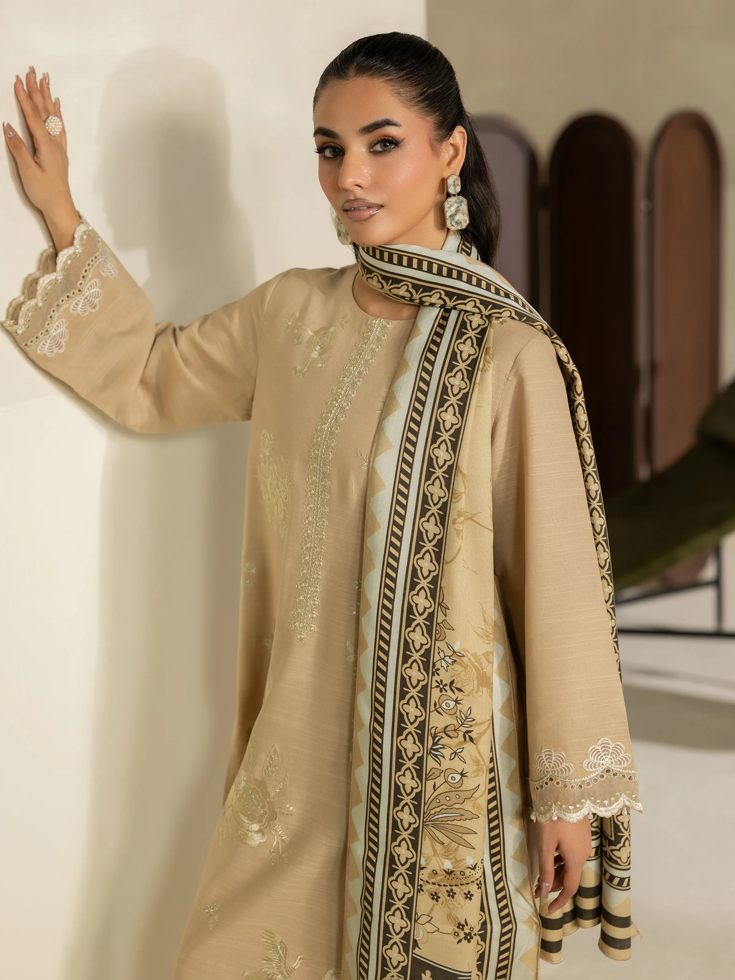 Embroidered Khaddar Suit - EWTKED5-84005-3P - Image 4