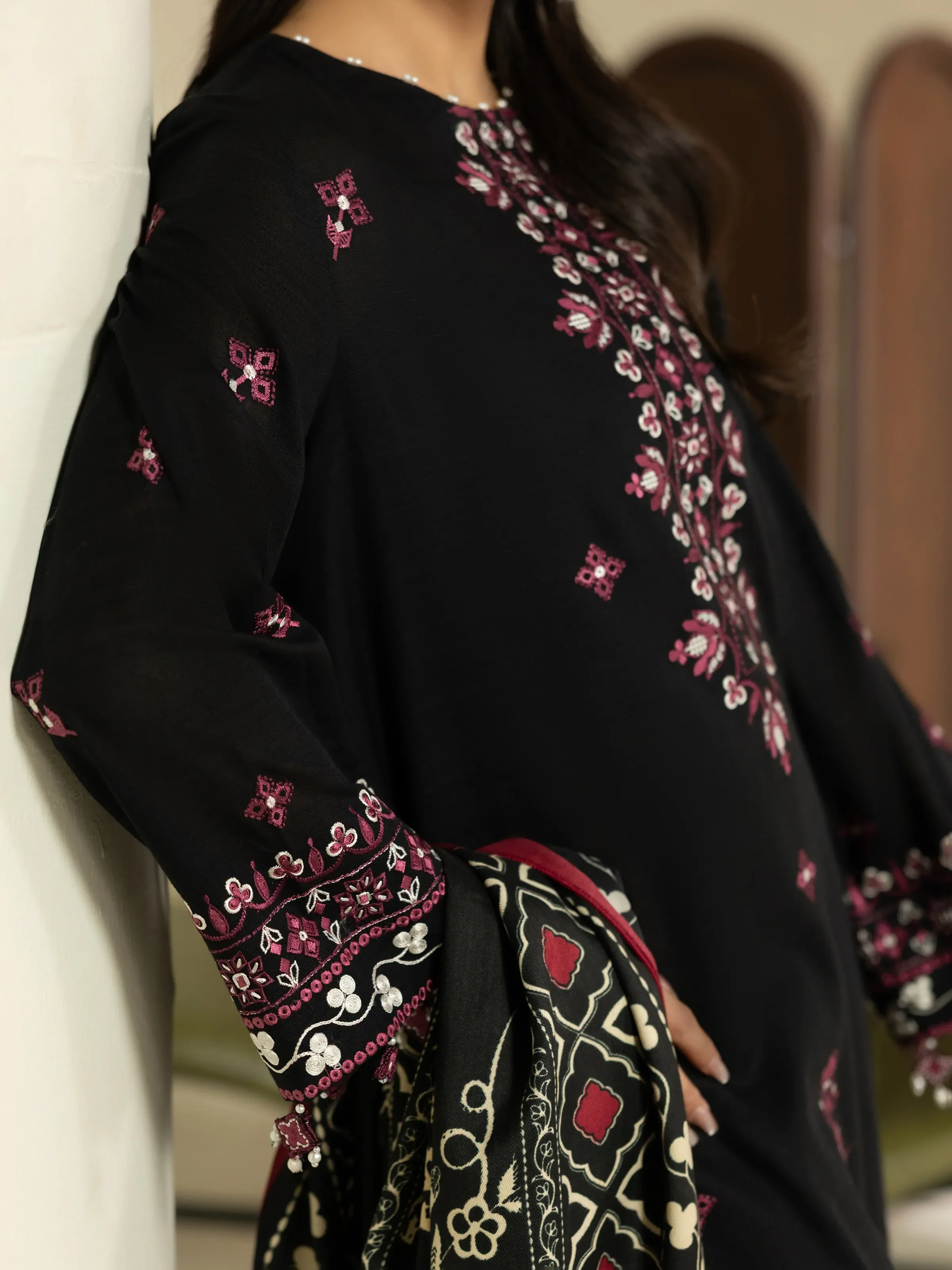 Embroidered Khaddar Suit - EWTKED5-84017-3P - Image 3