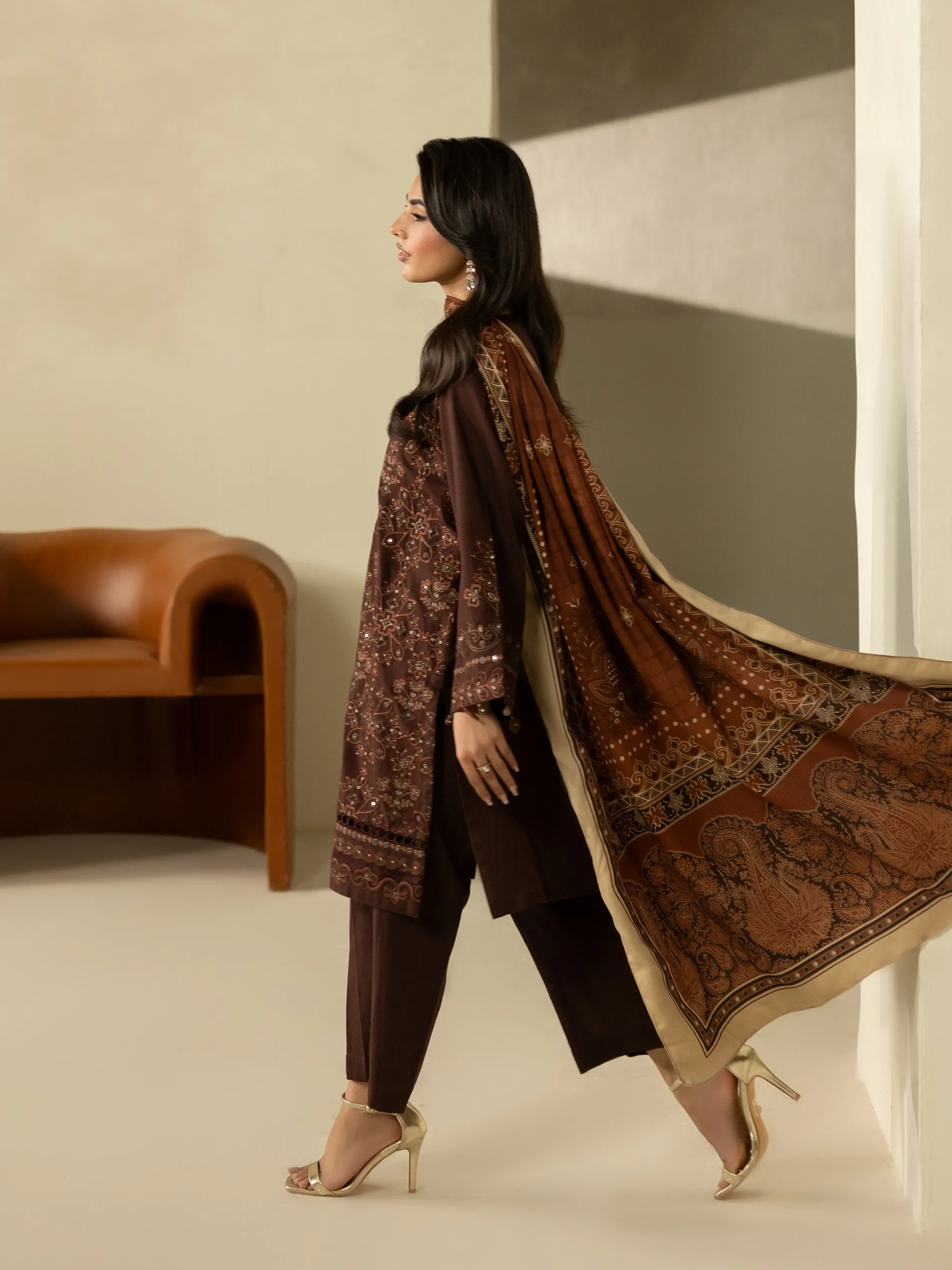 Embroidered Khaddar Suit - EWTKED5-84019-3P - Image 5