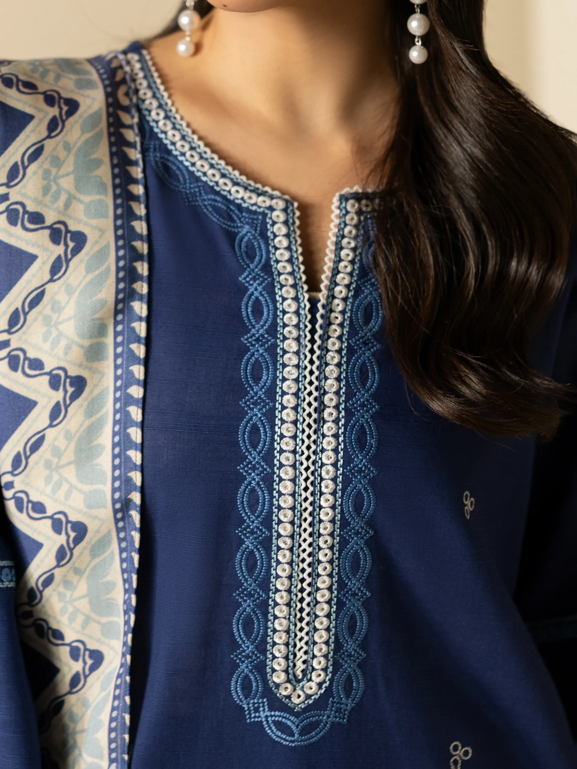 Embroidered Khaddar Suit - EWTKED5-84020-3P - Image 3
