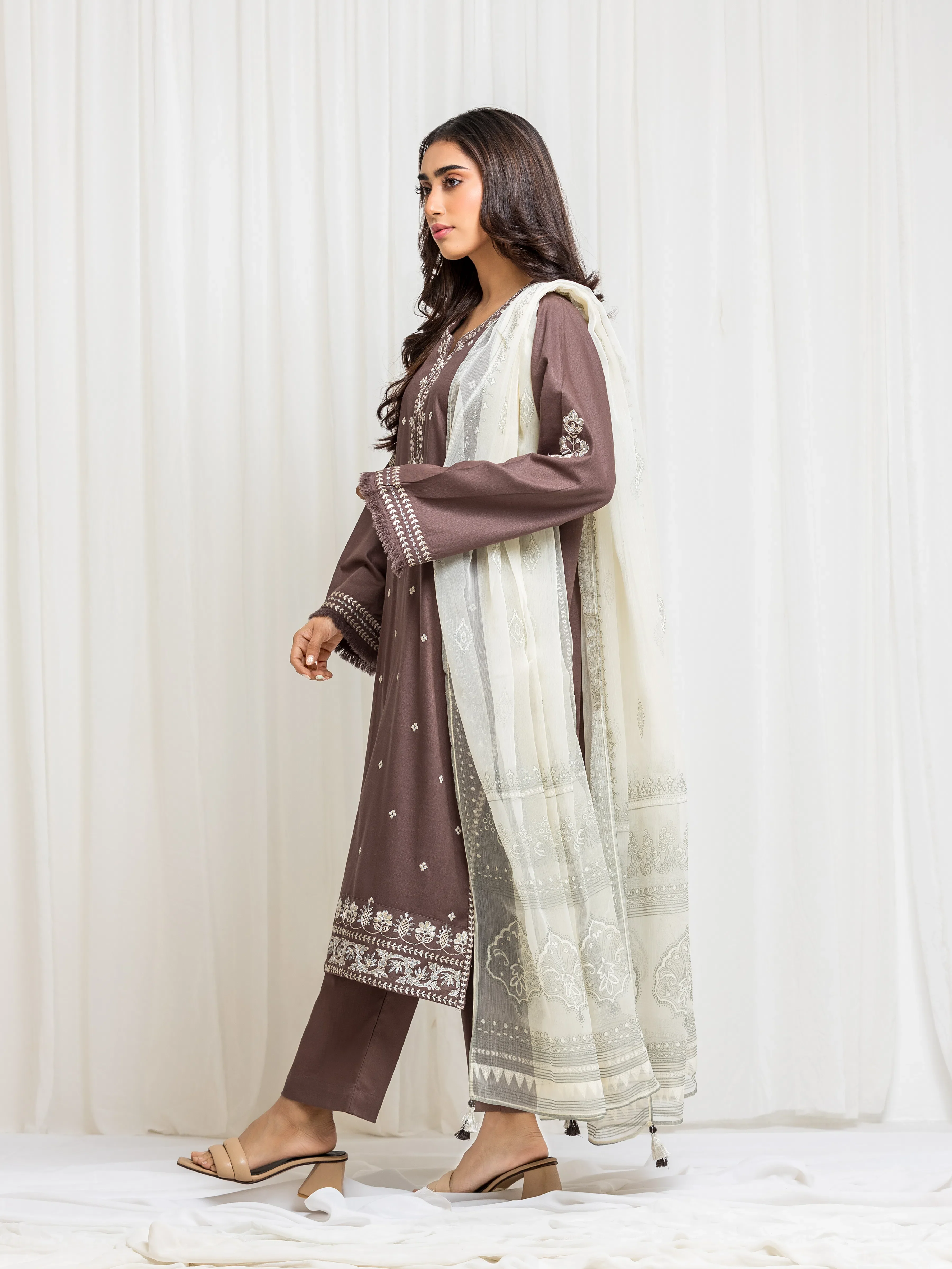 Embroidered Khaddar Suit - EWTKED5-84021-3P - Image 4