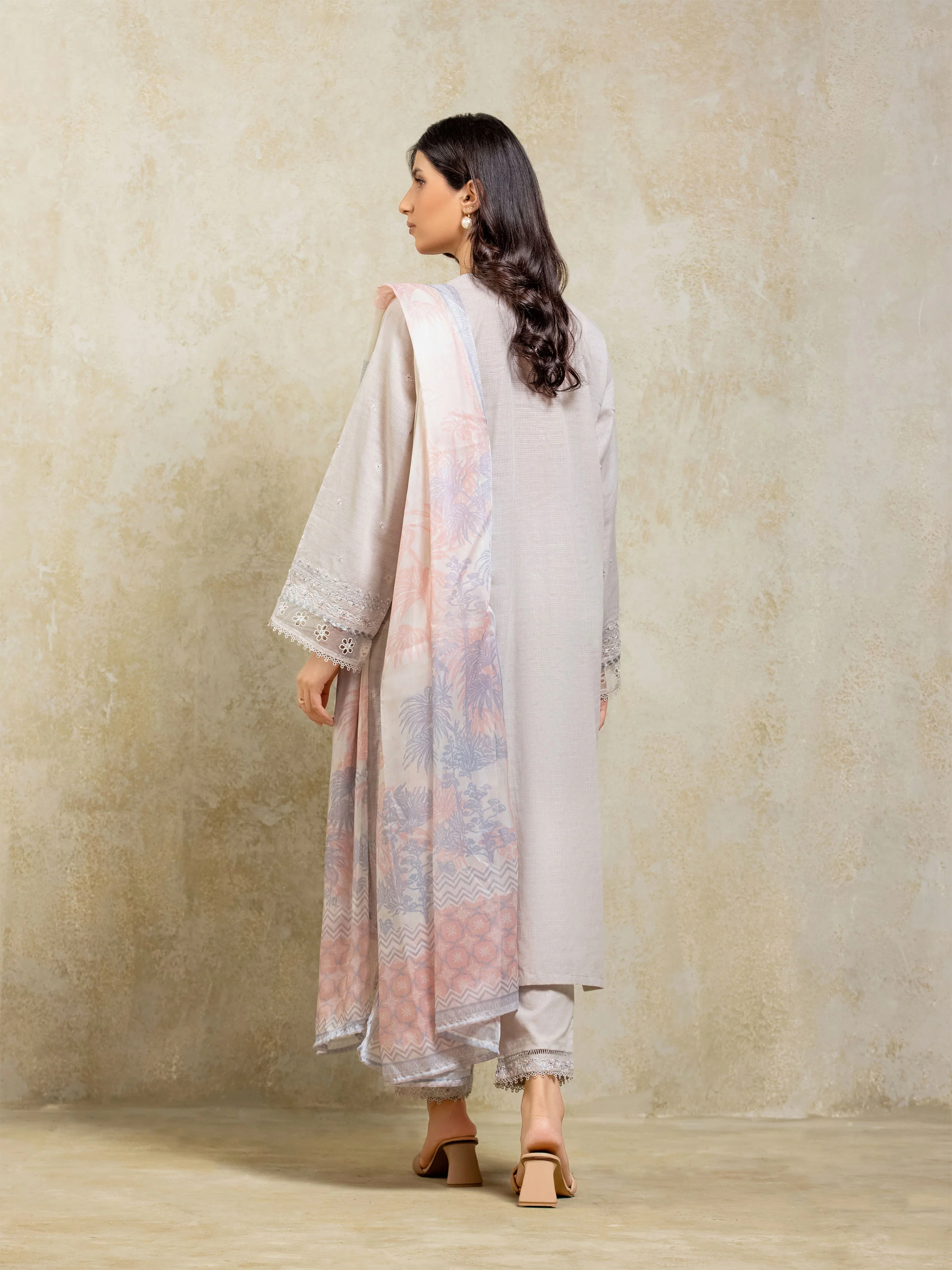 Embroidered Lawn Slub Suit - EWTKE5-82110-3P - Image 4