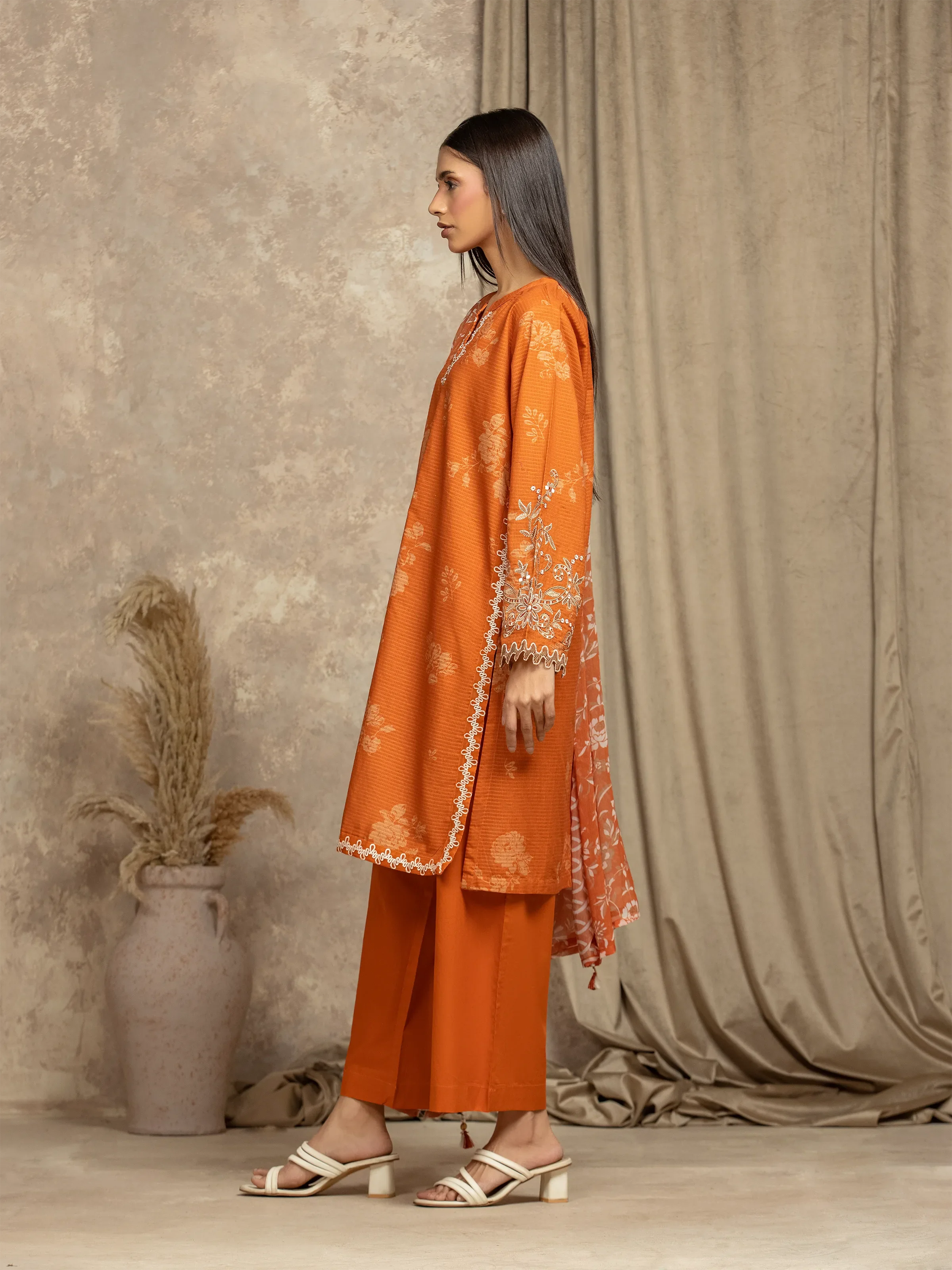Embroidered Lawn Slub Suit - EWTKE5-83005-3P - Image 4