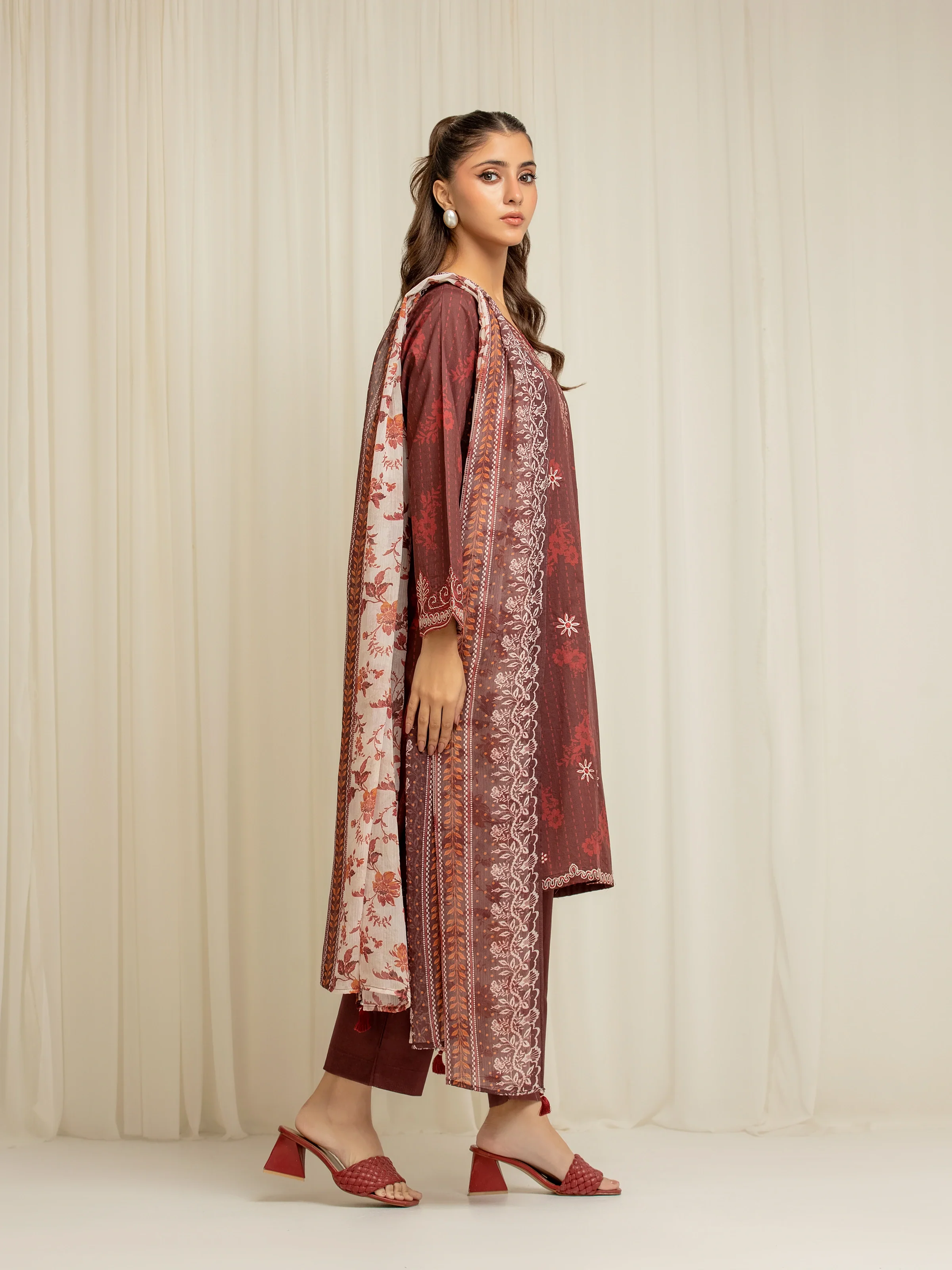 Embroidered Lawn Suit - EWTKE5-83007-3P - Image 5