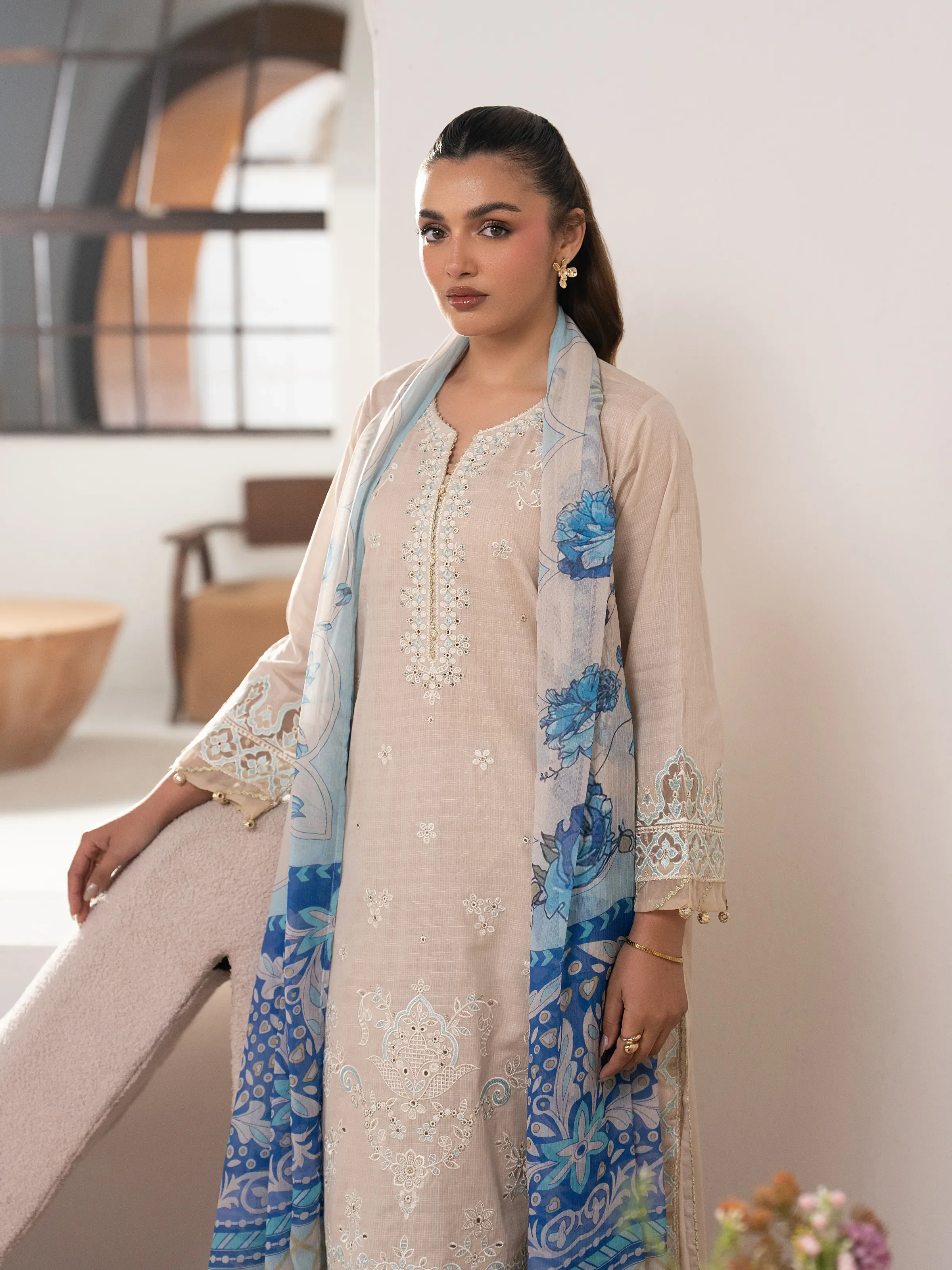 Embroidered Slub Lawn Suit - EWTKE5-82409-3P - Image 4