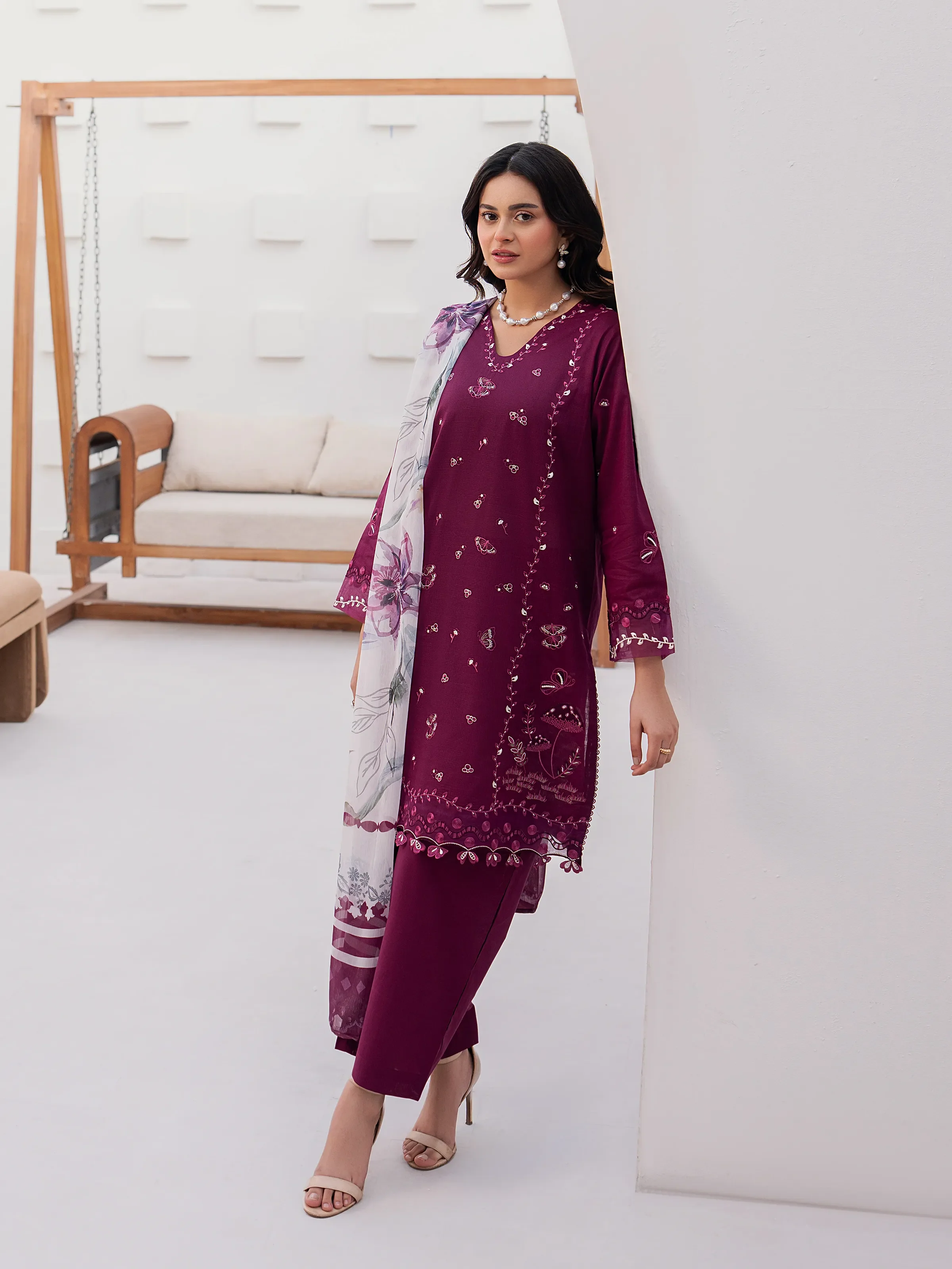 Embroidered Slub Lawn Suit - EWTKED5-82401-3P - Image 5