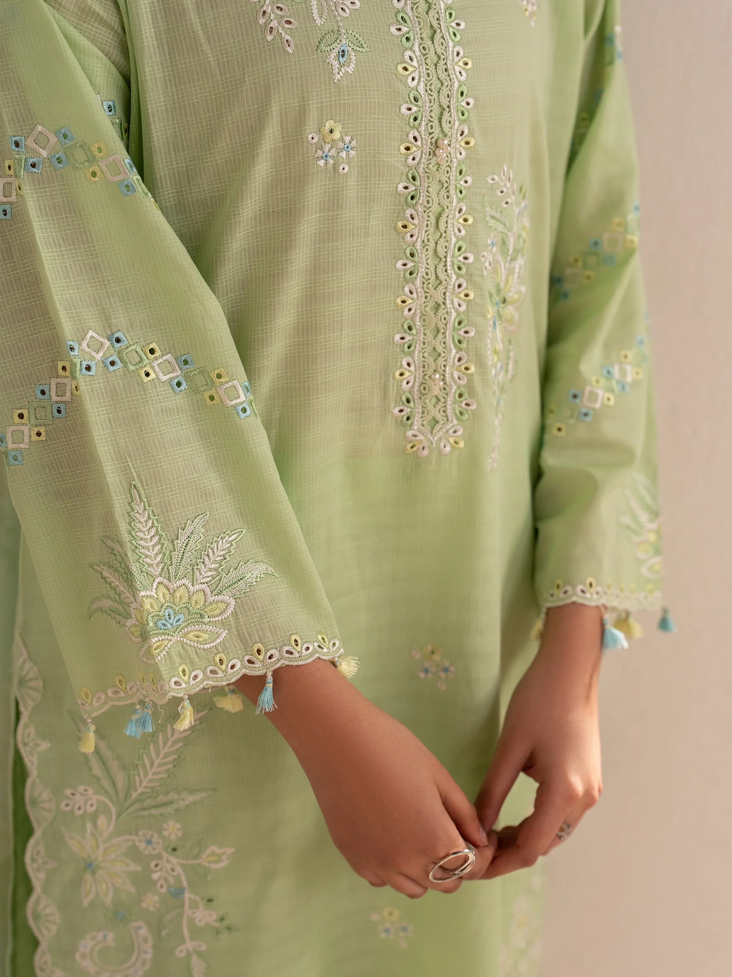 Embroidered Slub Lawn Suit - EWTKED5-82406-3P - Image 4