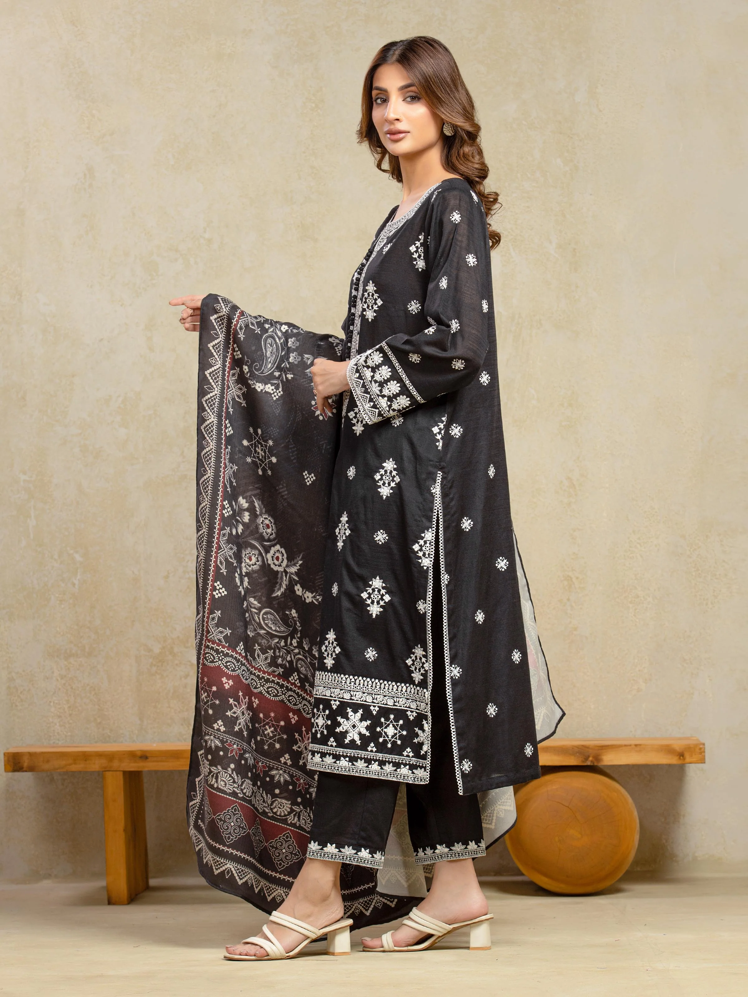 Embroidered Khaddar Suit - EWU5V11-32013-3P - Image 5