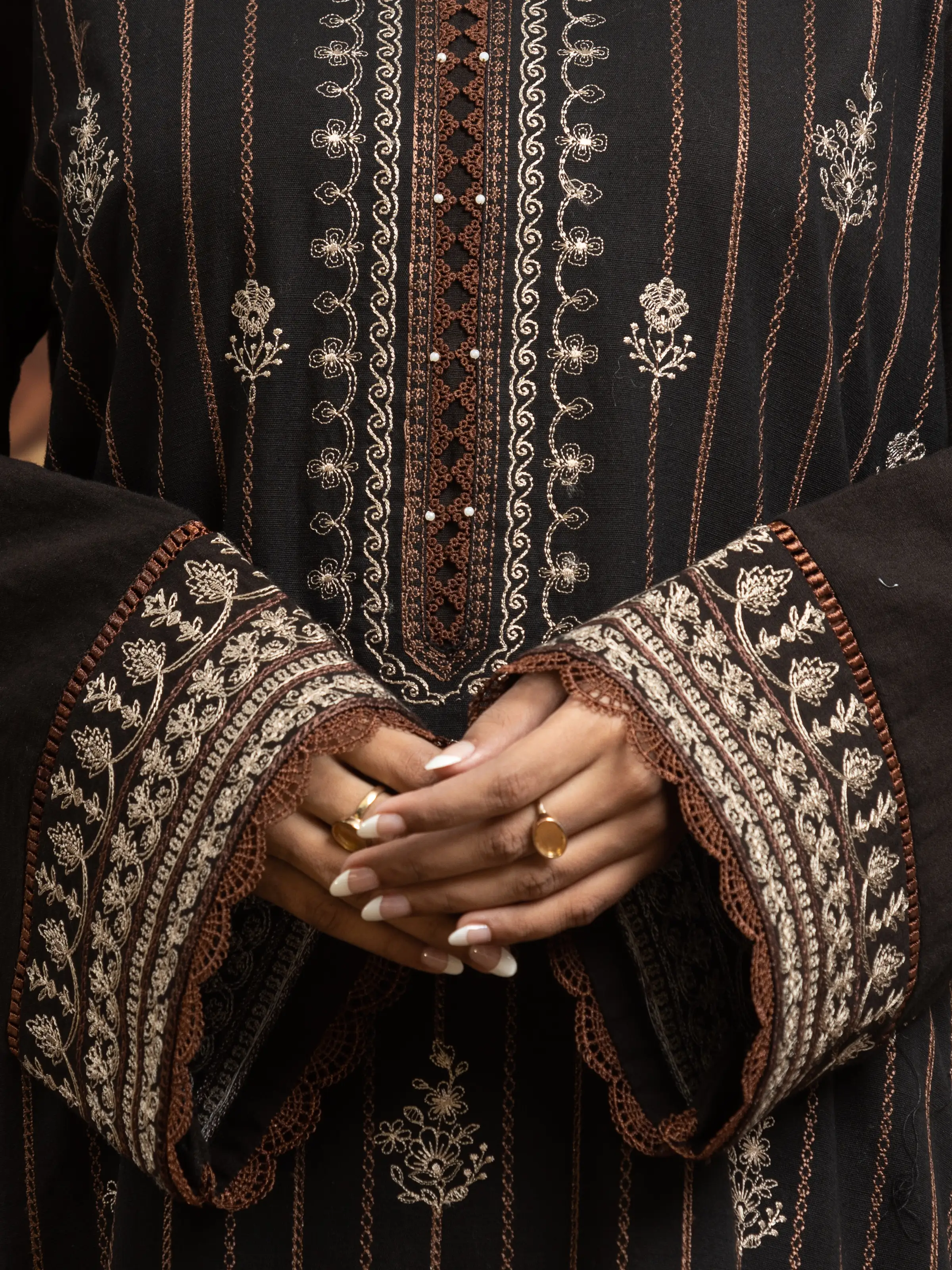 Embroidered Khaddar Suit - EWU24V12-30207-3P - Image 3