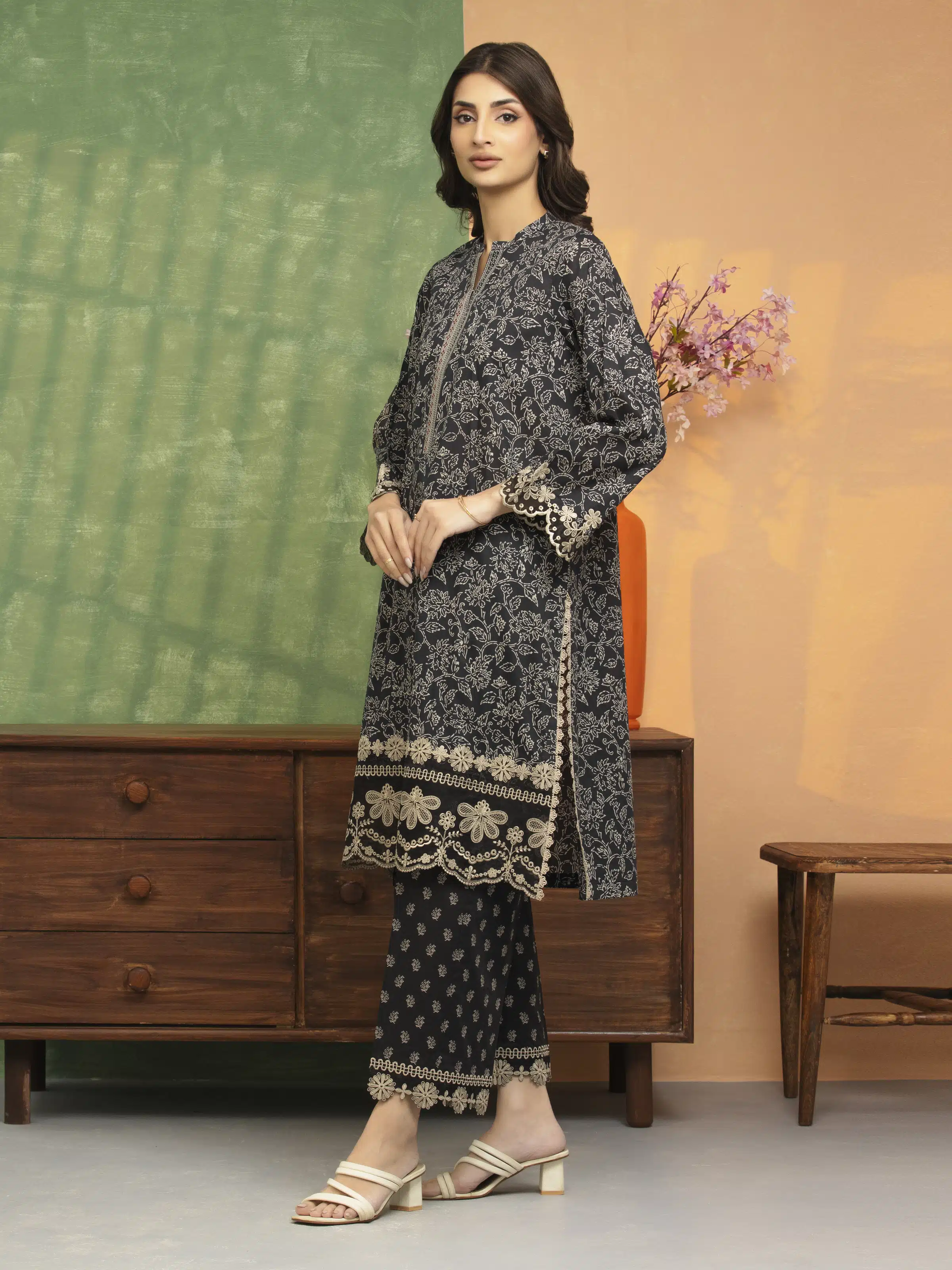 Embroidered Lawn Shirt Trouser - EWU5V1-31470ST - Image 5